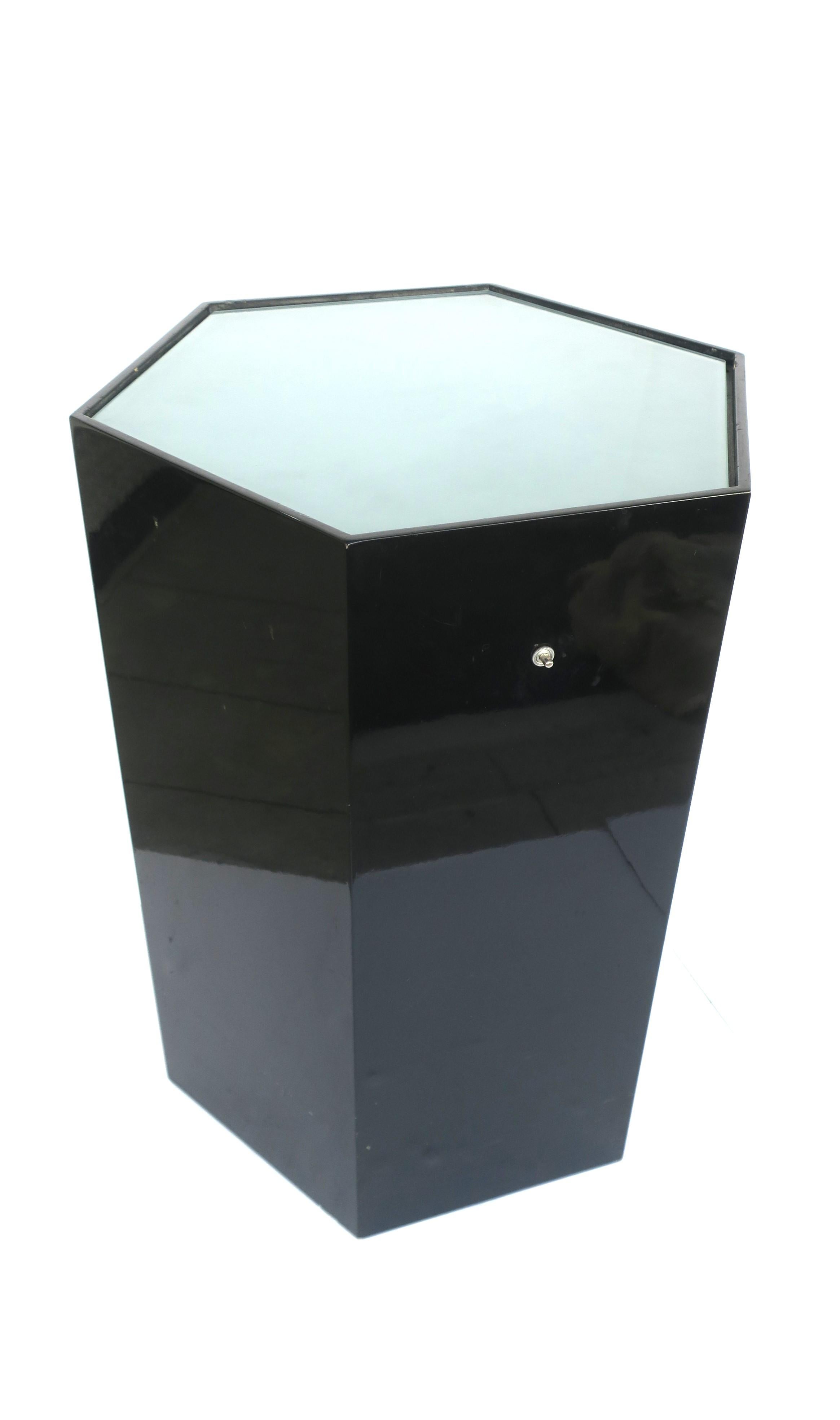 Table ou piédestal à colonne noir éclairé, vers 1970 Moderne en vente 10