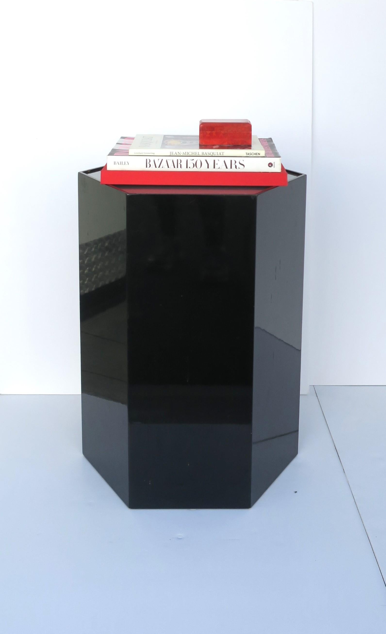 Table ou piédestal à colonne noir éclairé, vers 1970 Moderne en vente 1