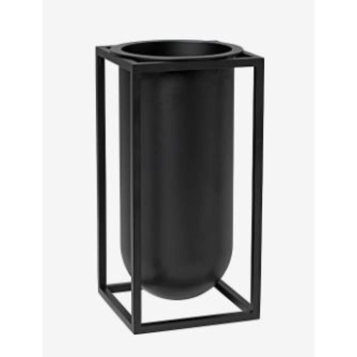 Black Lily Kubus vase by Lassen
Dimensions: D 10 x W 10 x H 20 cm 
Materials: Metal 
Weight: 1.50 Kg

Kubus vase Lily was designed by Søren Lassen in 2018 as the third in the series of vases in the Kubus collection. With its cylindrical