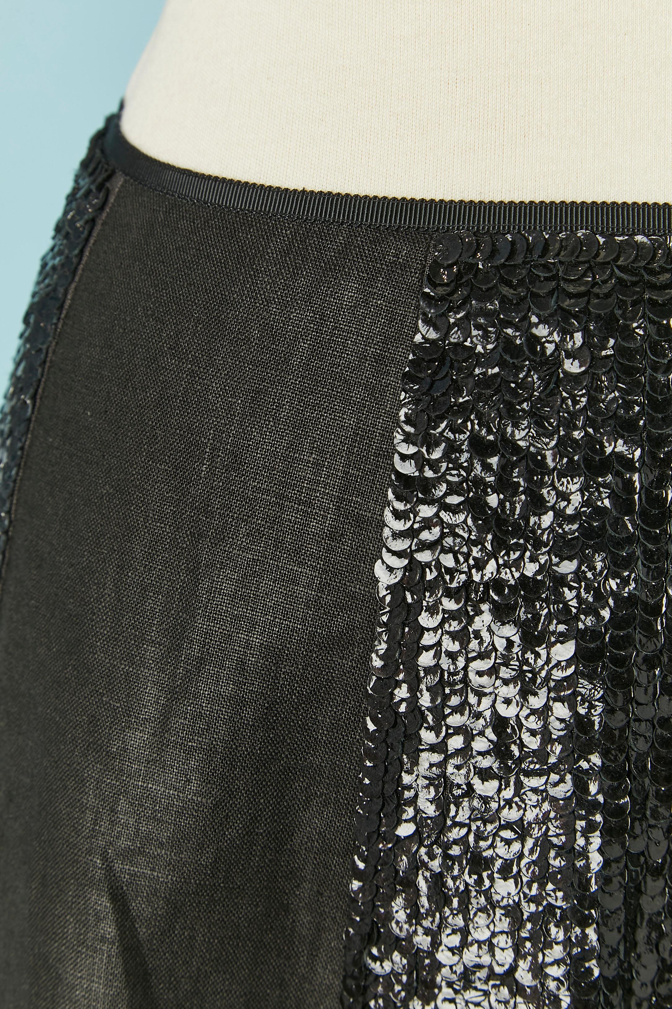 Black linen skirt with black leather sequin and silk chiffon lining. Gros-grain on the waist. Invisible Zip and hook&eye closure on the left side. 
SIZE 6 (US) on tag but fit M/L 