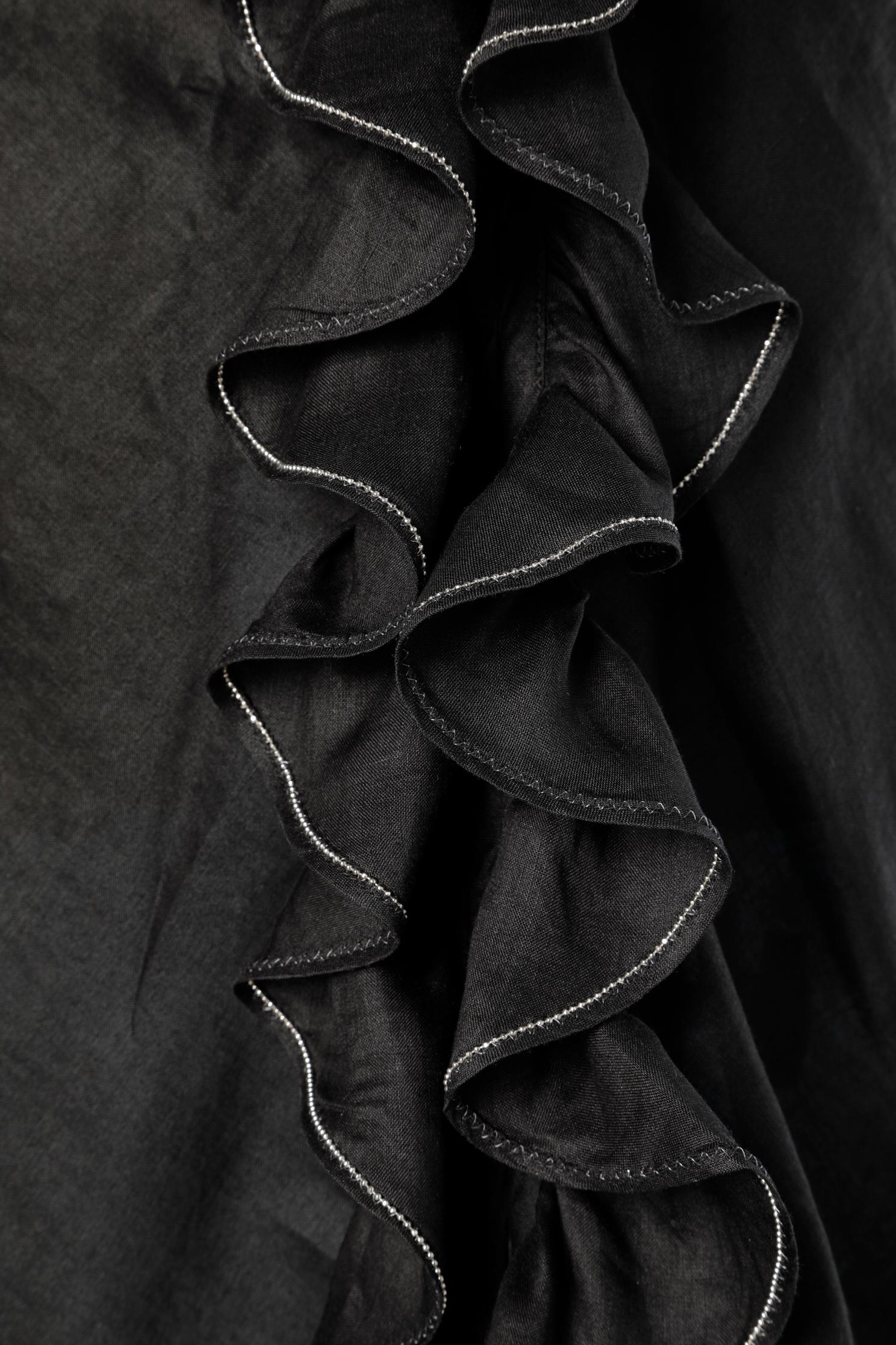 Black linen skirt with ruffles.
Size 44(It) 40 (Fr) L ( Us) 