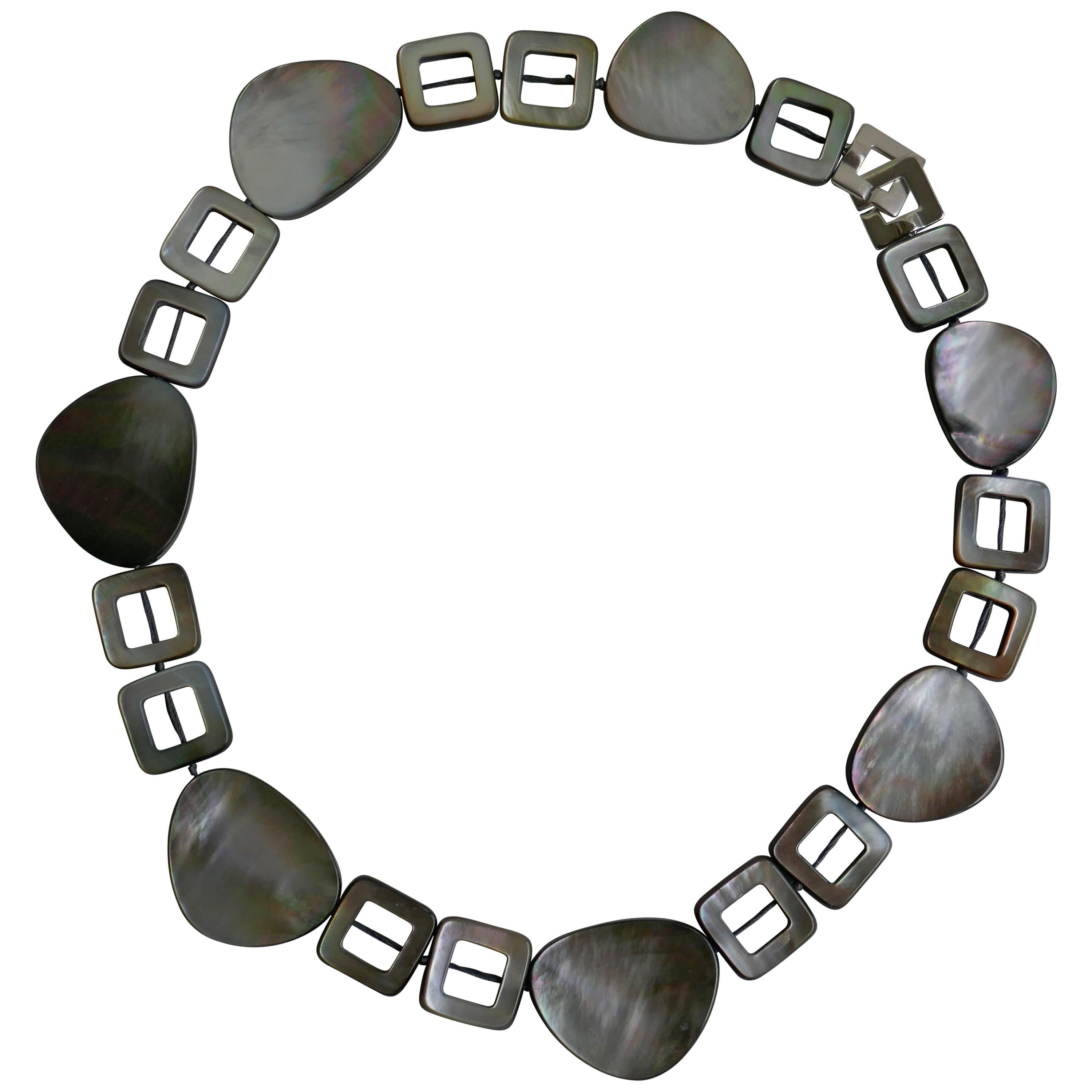 Black Lip Mother of Pearl 925 Sterling Silver Clasp Gemstone Necklace For Sale