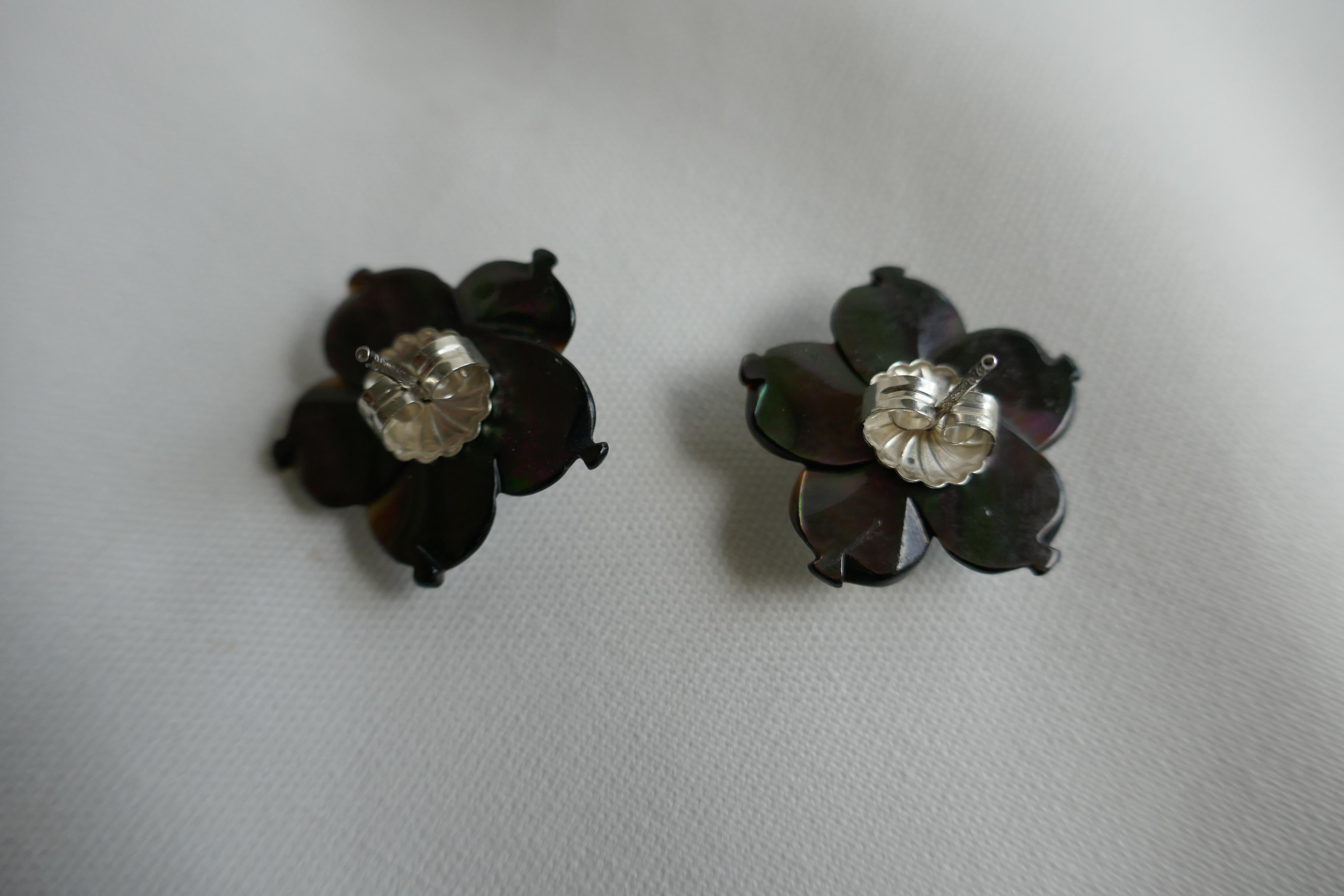 Modern Black Lip Mother of Pearl Flower Amethyst 925 Sterling Silver Post Earrings For Sale