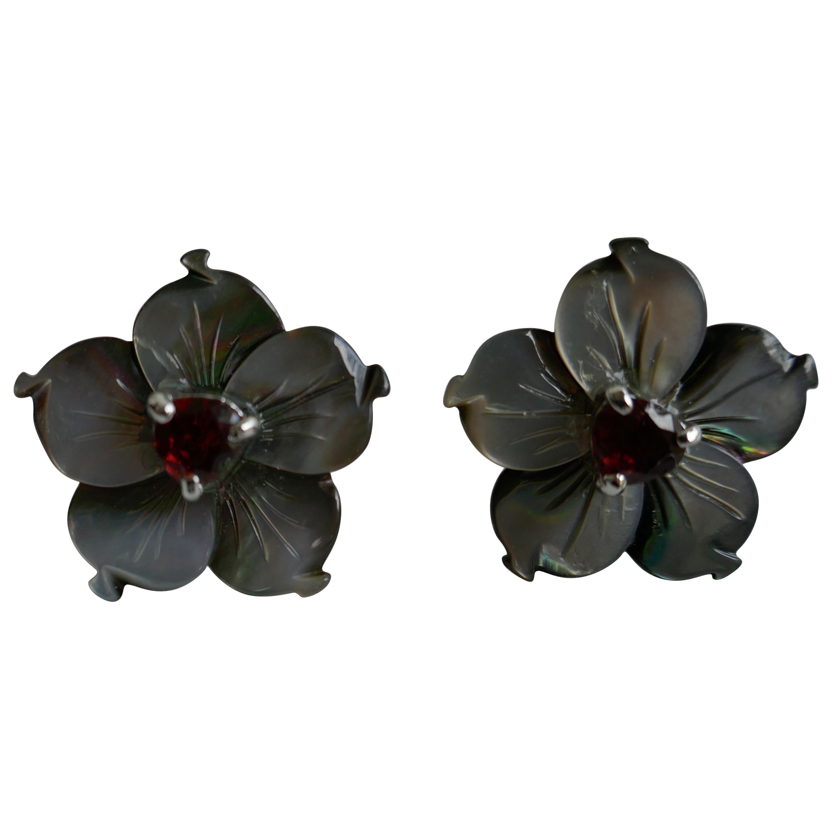 Black Lip Mother of Pearl Flower Amethyst 925 Sterling Silver Post Earrings For Sale