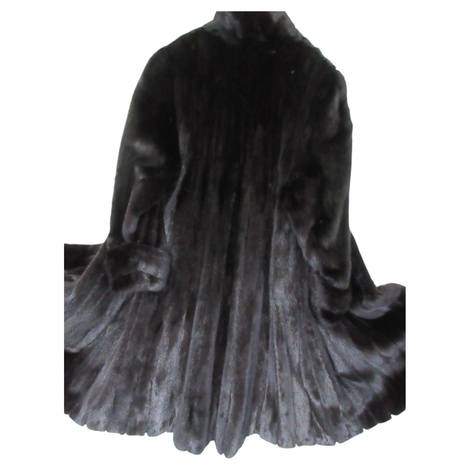 Cappotto lungo nero in pelliccia di visone