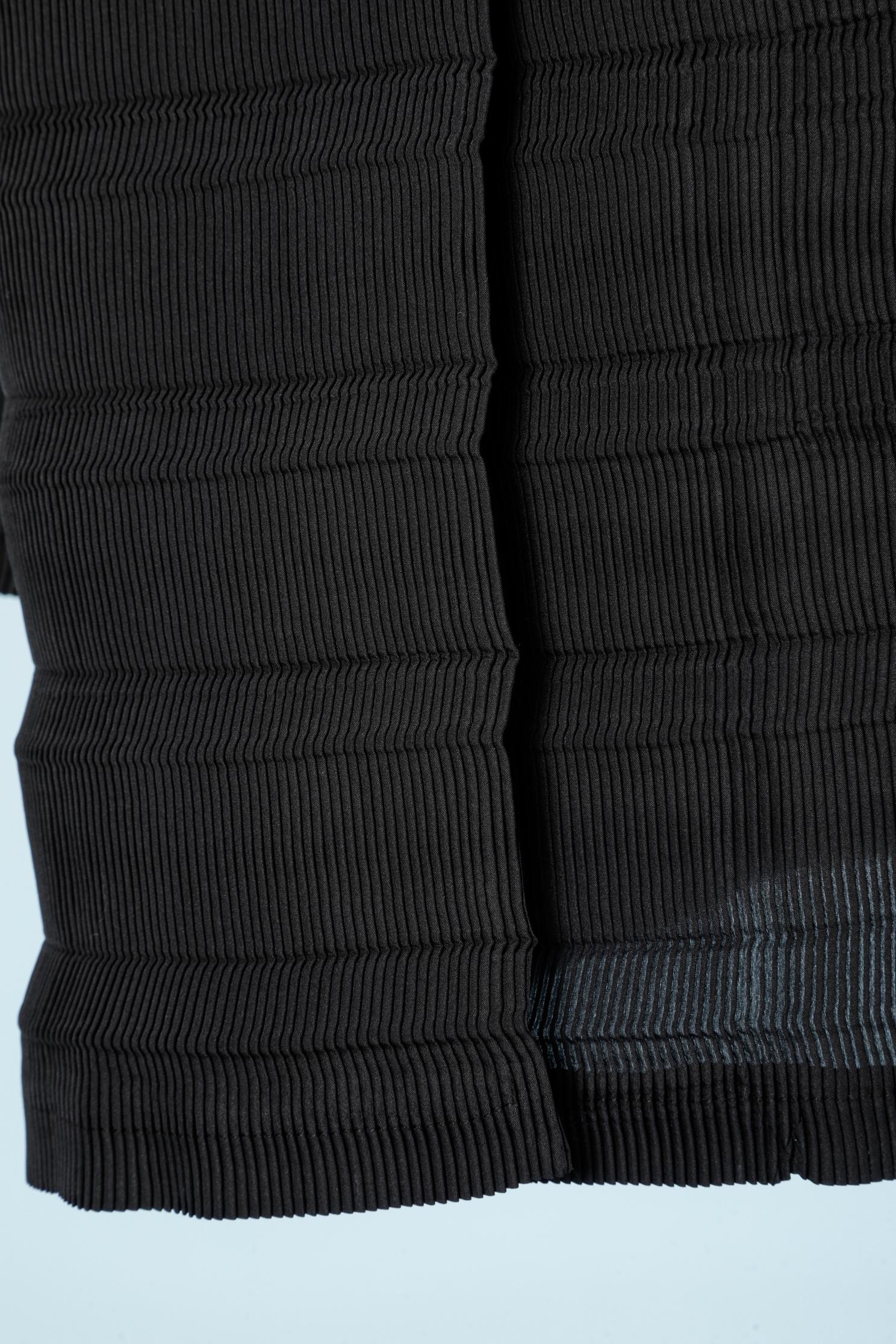 Chemise longue plissée (ou robe) noire à double boutonnage Issey Miyake  Excellent état - En vente à Saint-Ouen-Sur-Seine, FR