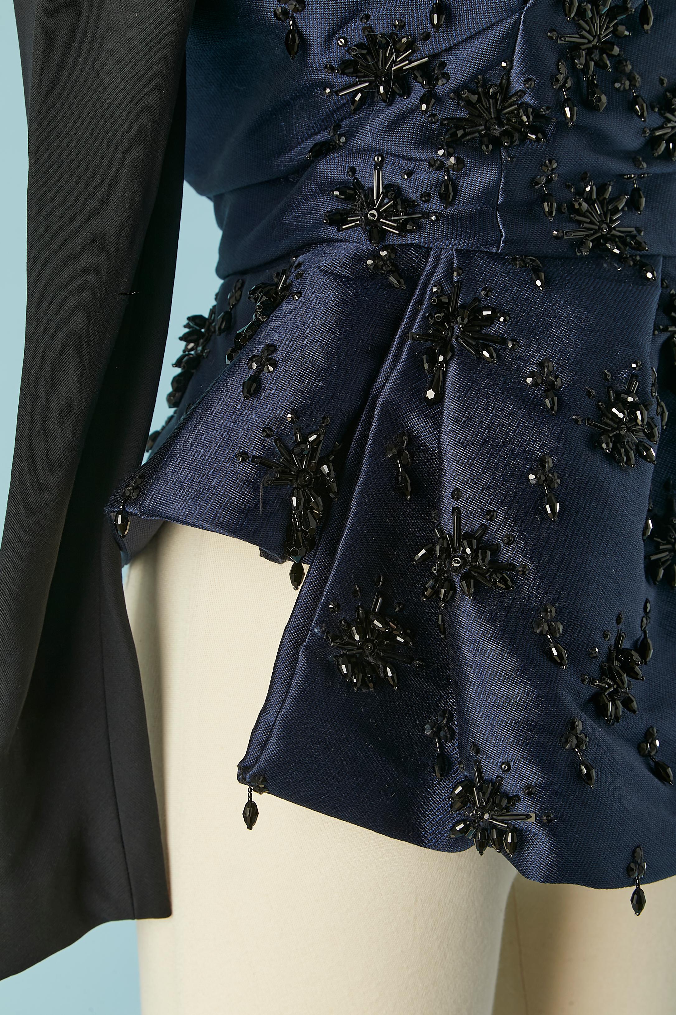 Tee-shirt noir à manches longues avec superposition de bustier en perles bleues Christian Dior Pour femmes en vente