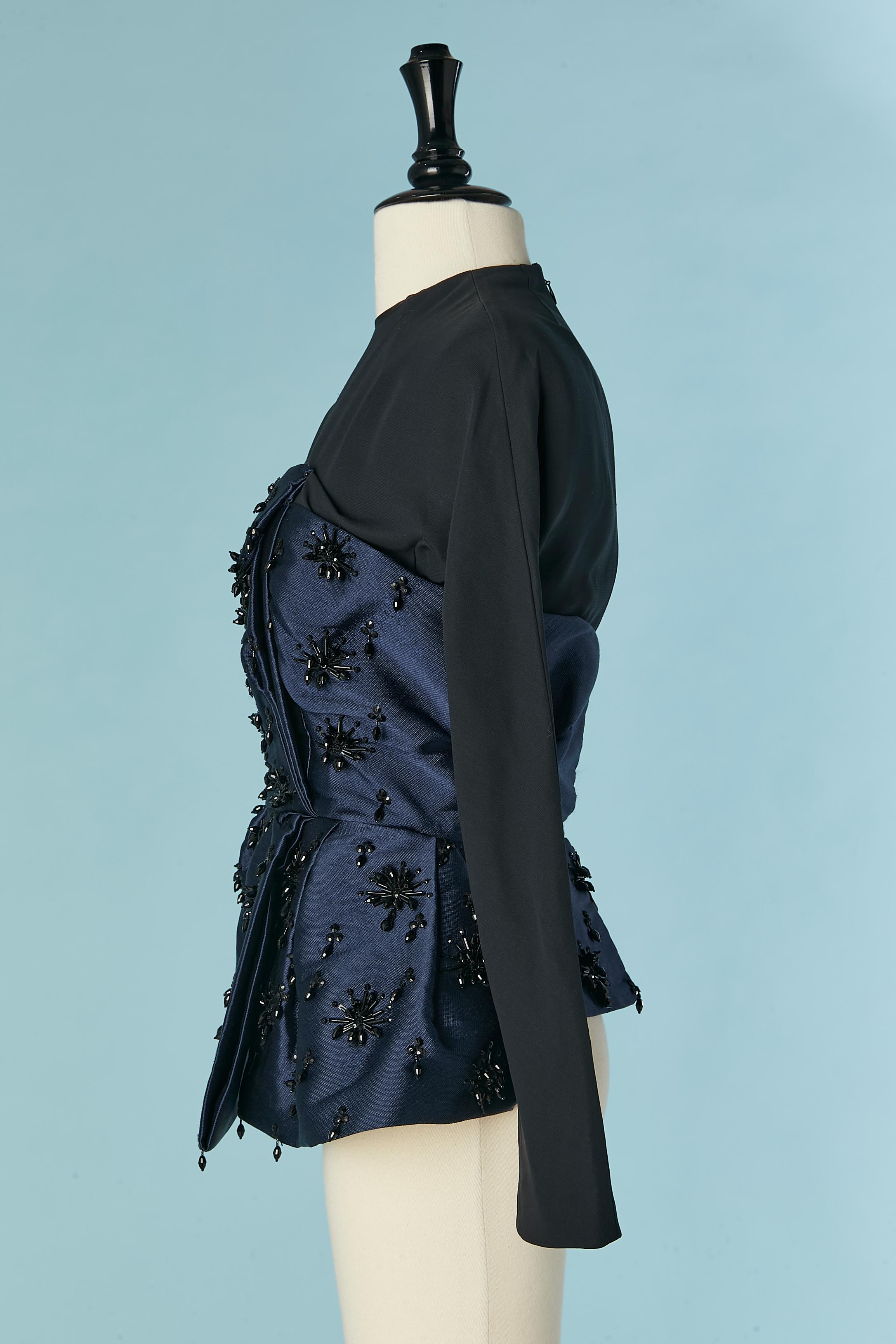 Tee-shirt noir à manches longues avec superposition de bustier en perles bleues Christian Dior en vente 1