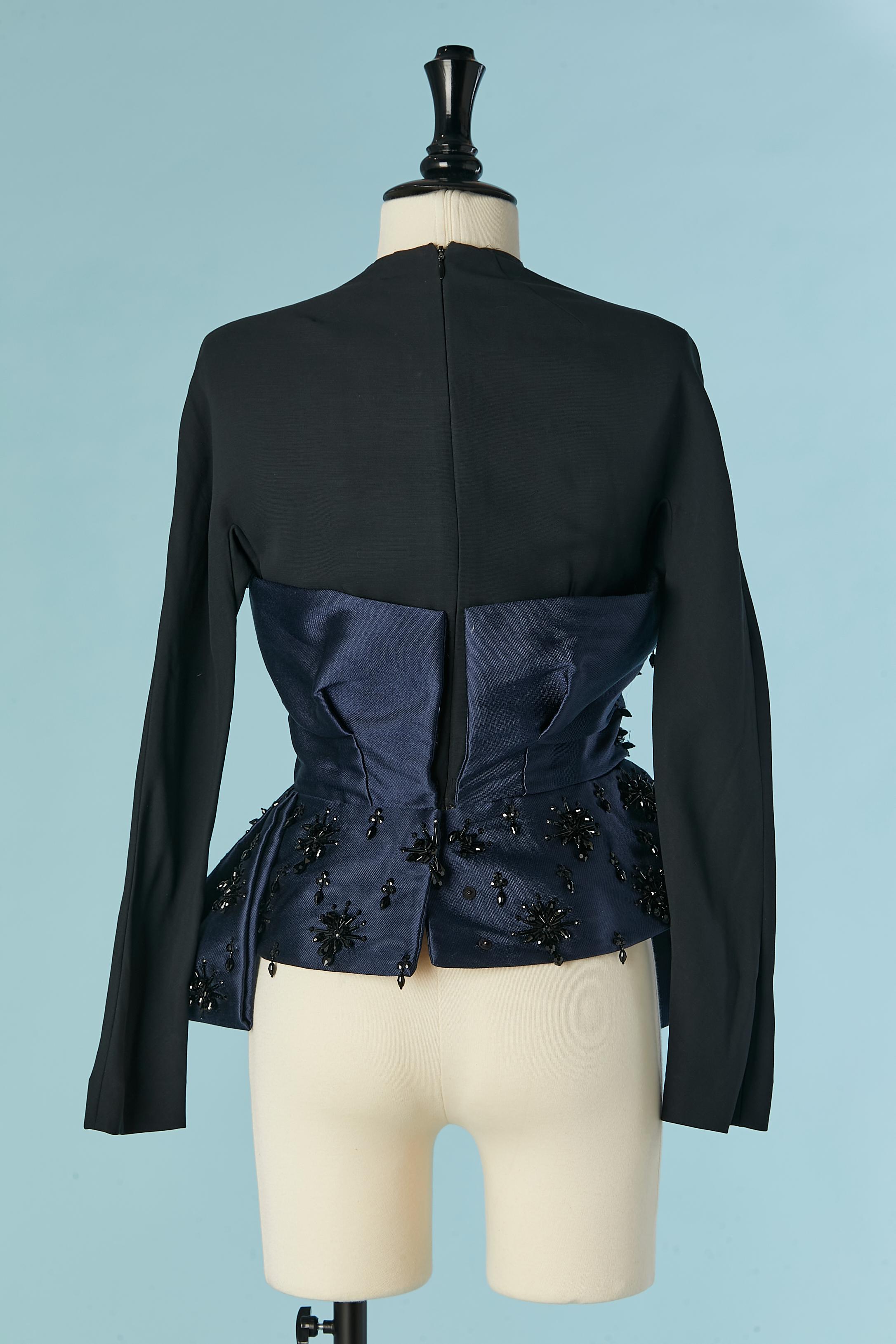 Tee-shirt noir à manches longues avec superposition de bustier en perles bleues Christian Dior en vente 2