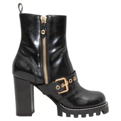Schwarze Louis Vuitton Lackstiefel mit Schnalle Größe 40