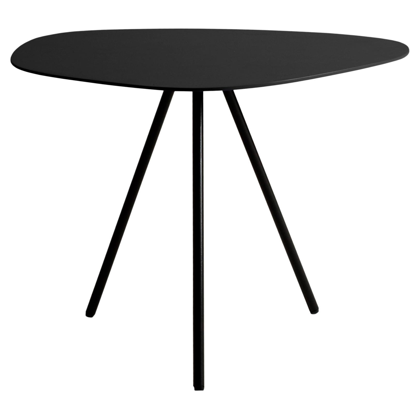 Table d'extrémité basse en galets noirs pour intérieur de Kenneth Cobonpue