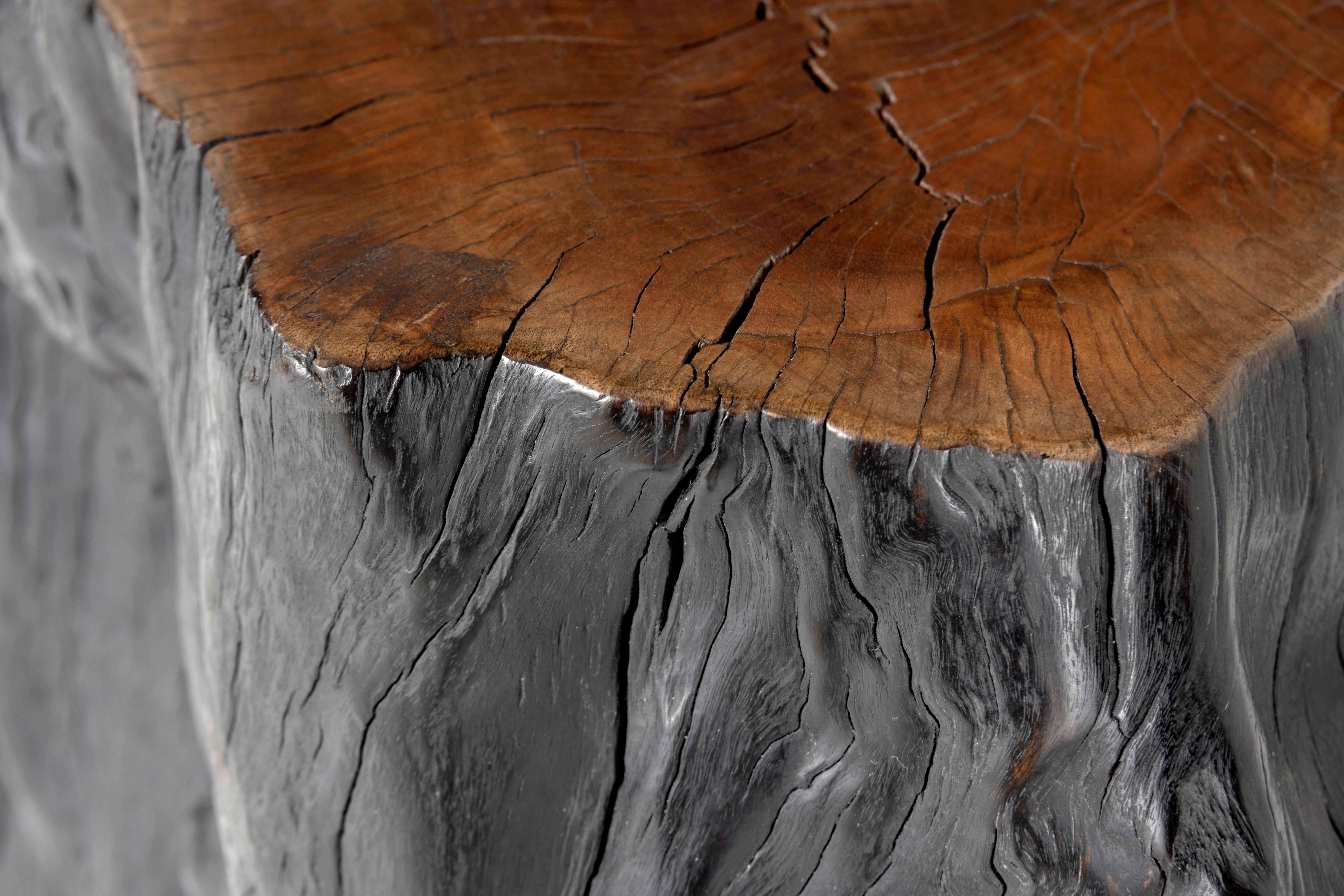 Schwarzer Beistelltisch aus Lychee-Holz mit warmer Platte im Zustand „Gut“ in Dallas, TX
