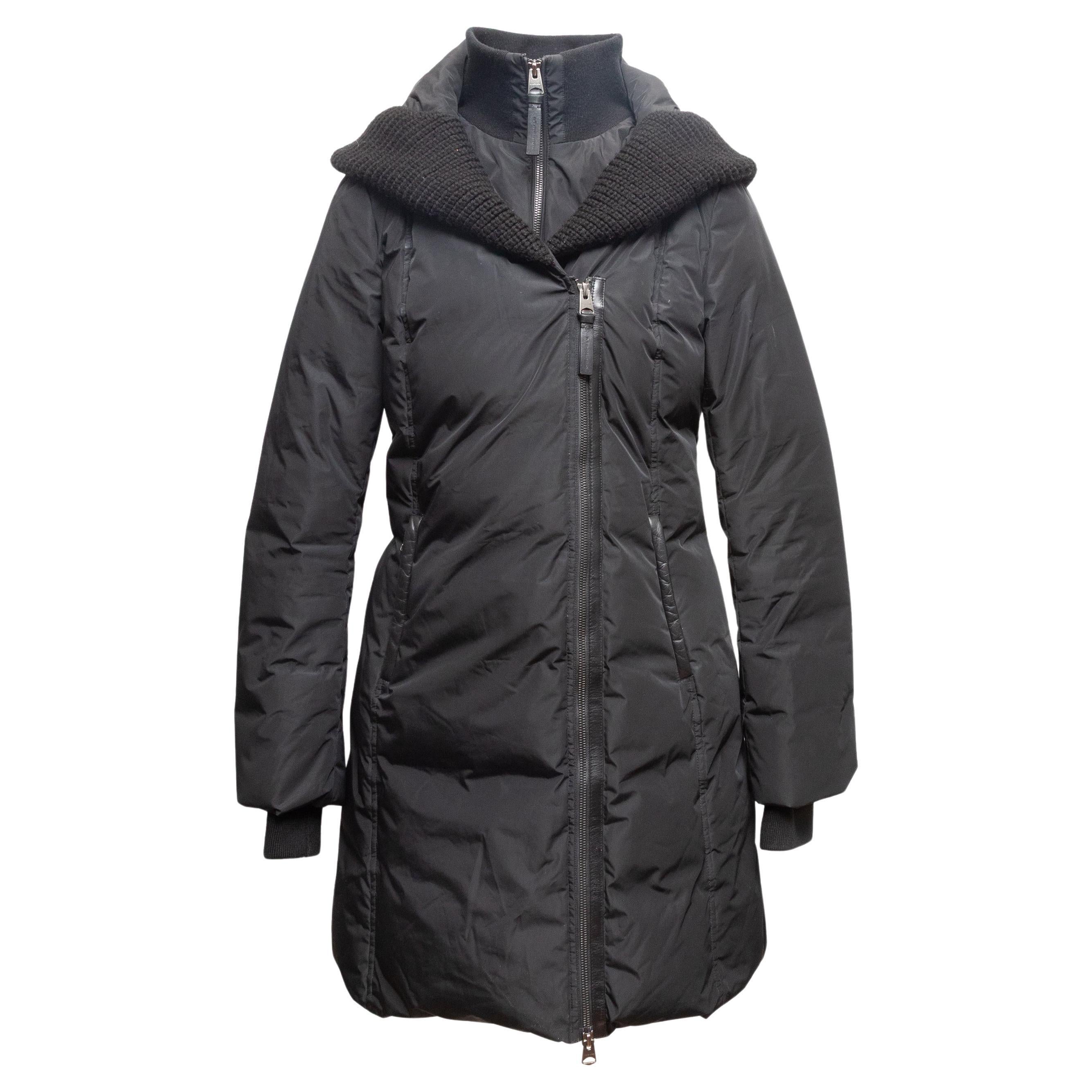 Abrigo negro Mackage con capucha y relleno de plumón Talla US M