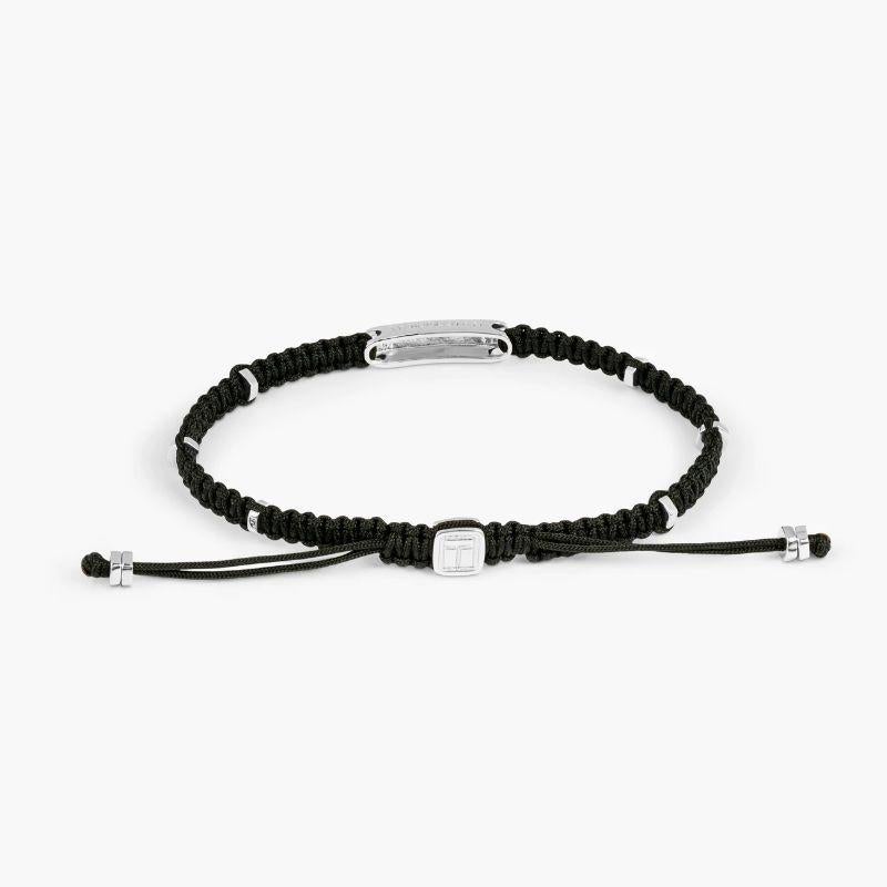 Pulsera negra de macramé con bastón de plata, Talla XS

La barra de plata de ley grabable está engastada con elementos de disco de plata de ley rodiada añadidos alrededor de la pulsera para dar pequeños destellos de luz a todo el diseño. Nuestro
