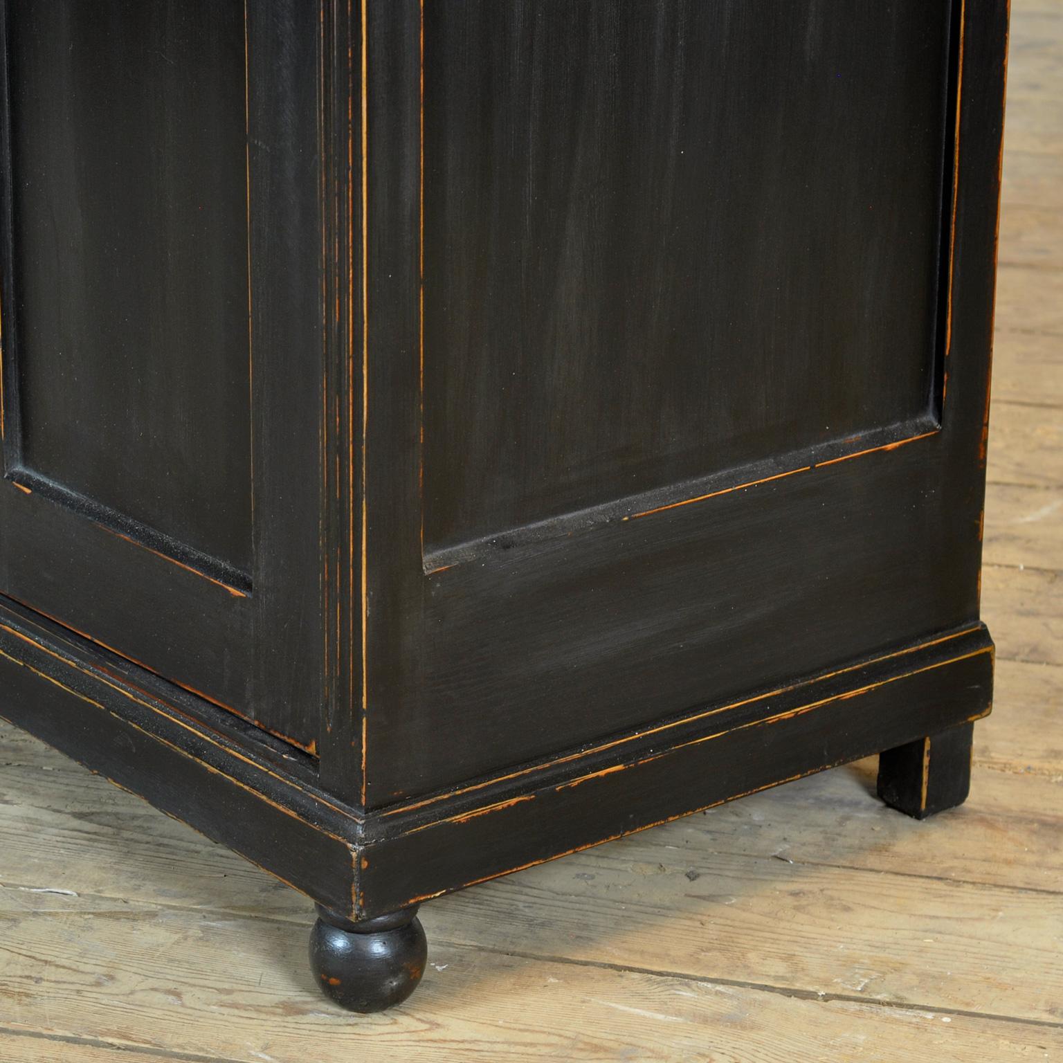 Black maiden cabinet, 1930s For Sale 3
