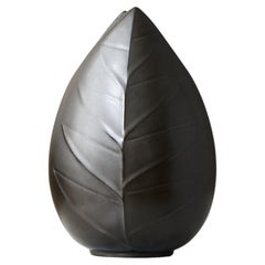 Vase à feuilles 'Mangania' noir par Lillemor Mannerheim, Gefle, Suède, années 1950