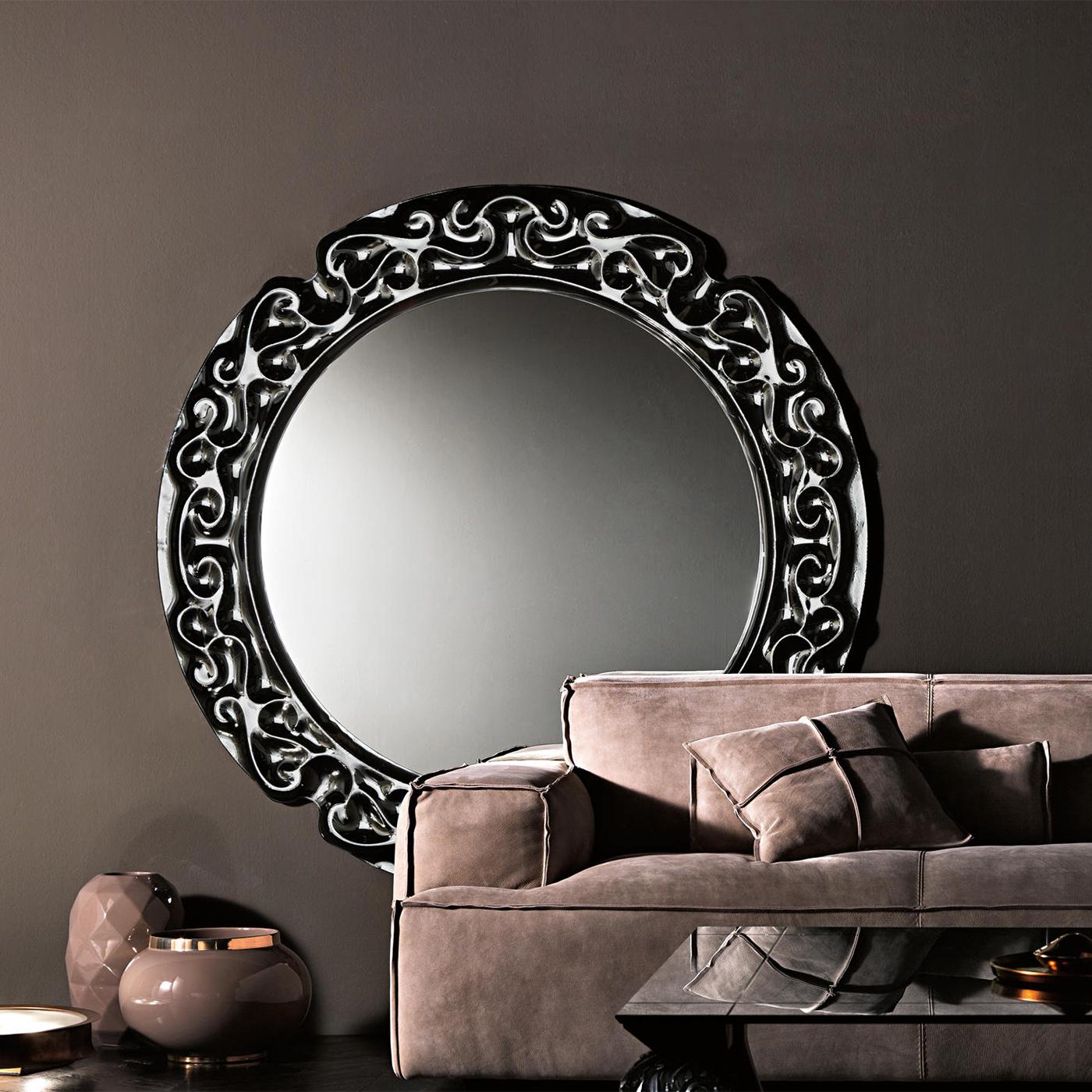 Black Manor Round Mirror In New Condition For Sale In Paris, FR