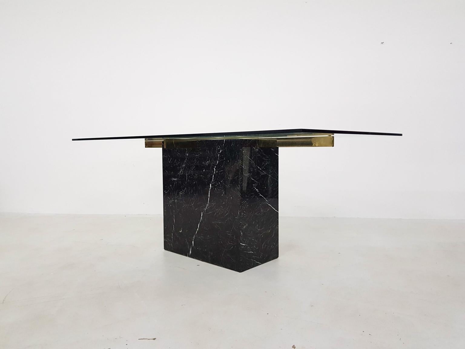 Black Marble and Brass Dining Table by Artedi, Italy, 1970s In Good Condition In Amsterdam, NL
