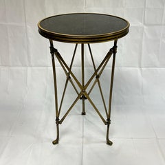 Mesa Auxiliar Gueridón de Mármol Negro y Latón de Estilo Directoire Francés