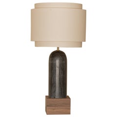 Lampada da tavolo Pura Kelo doppia con base in marmo nero e noce di Simone & Marcel
