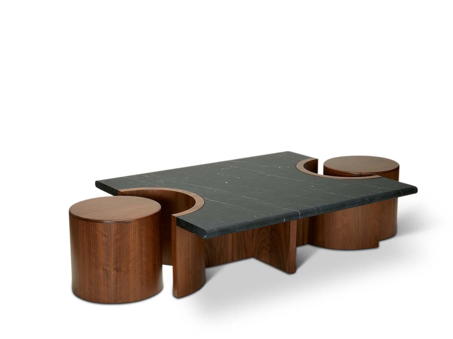 Américain Table basse Prospect en marbre noir et noyer de Lawson-Fenning en vente