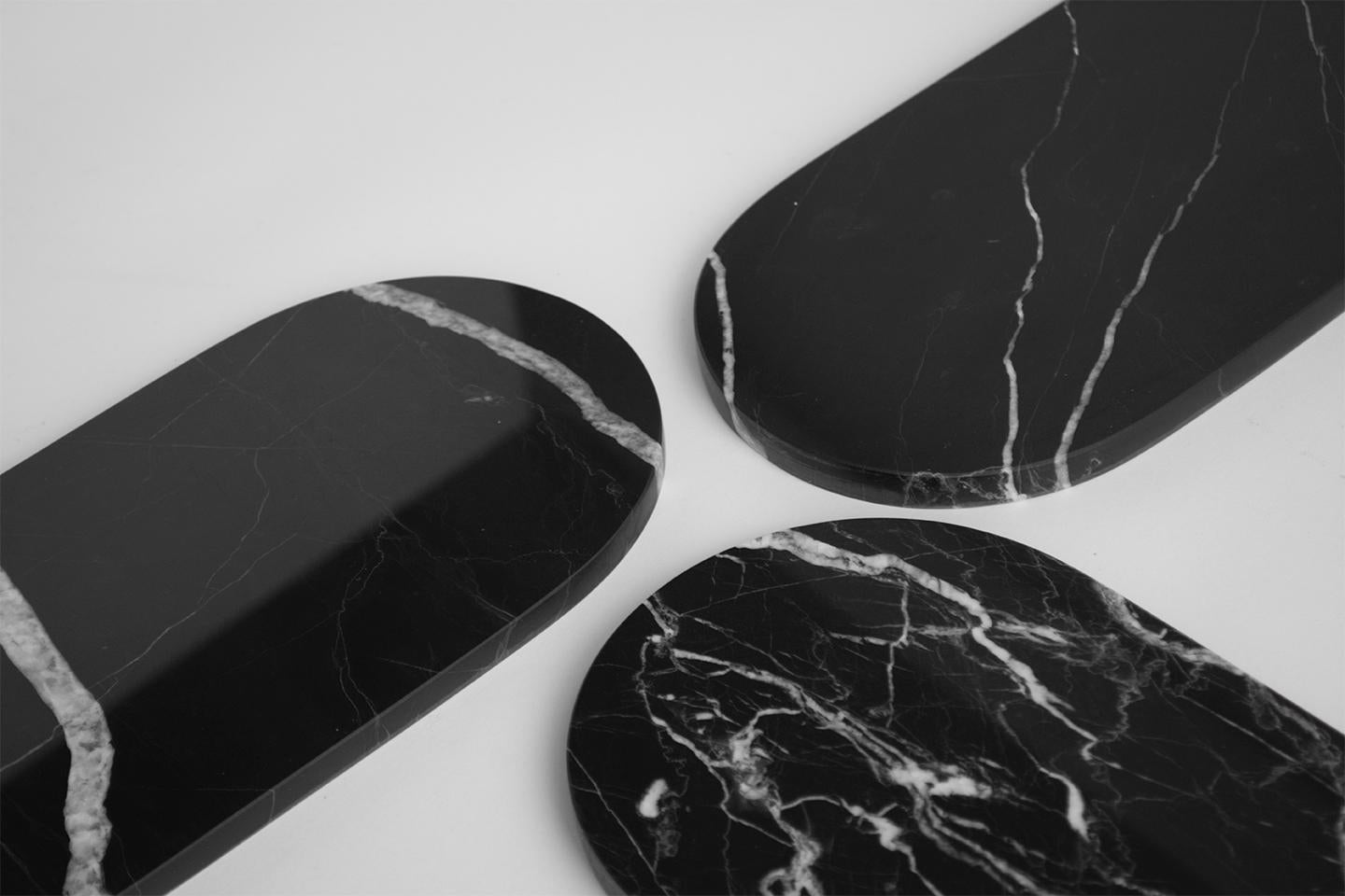 Plato arqueado de mármol negro Mediano Hecho a mano en venta