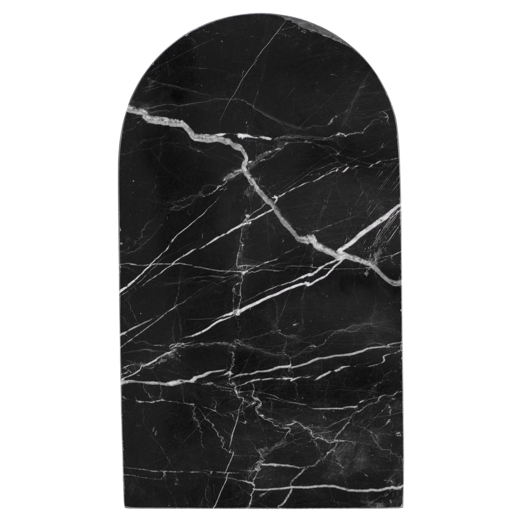 Plateau arqué en marbre noir moyen en vente
