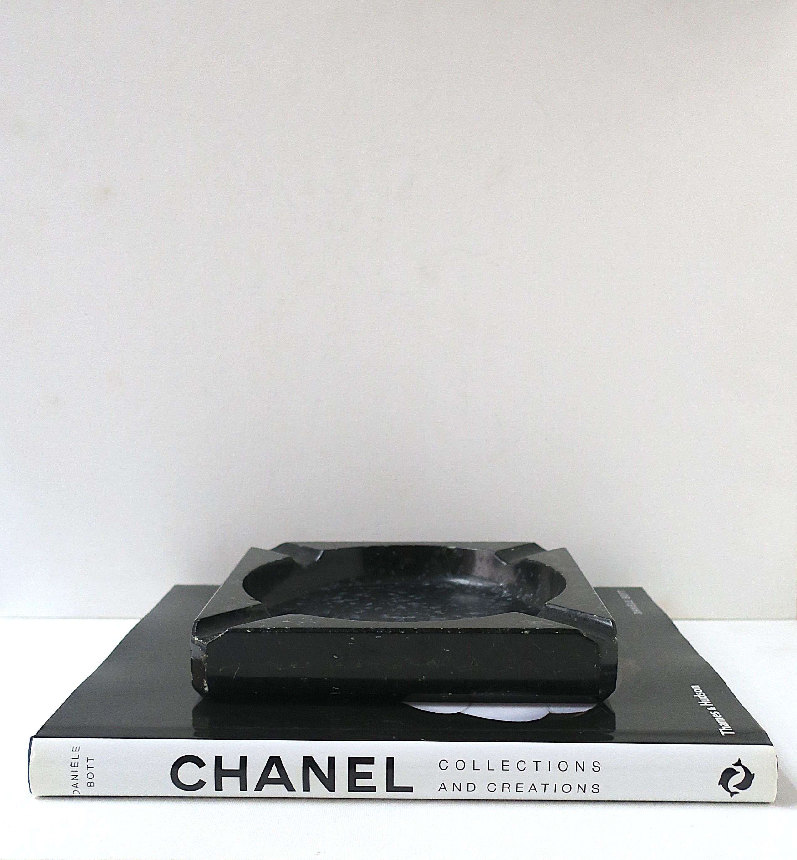 A substantial English black marble ashtray or catchall vide-poche, circa early to mid-20th century, England. Piece is predominantly jet black with traces of light gray, as shown. Great for its indented use, for tobacco products, cigarettes, cigars,