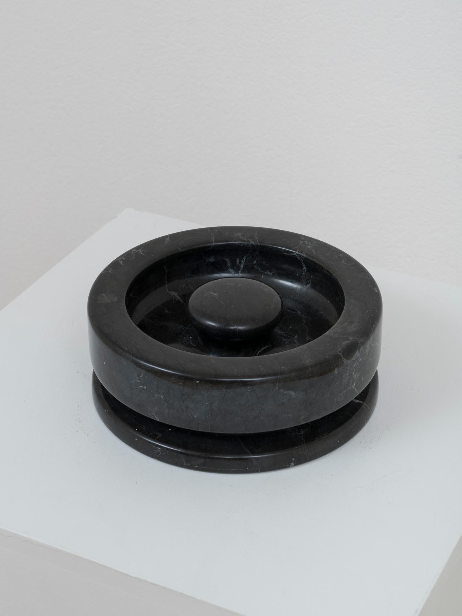 Mid-Century Modern  Black Marble Ashtray Mod. 8532 for Knoll by Angelo Mangiarotti 1967  For Sale