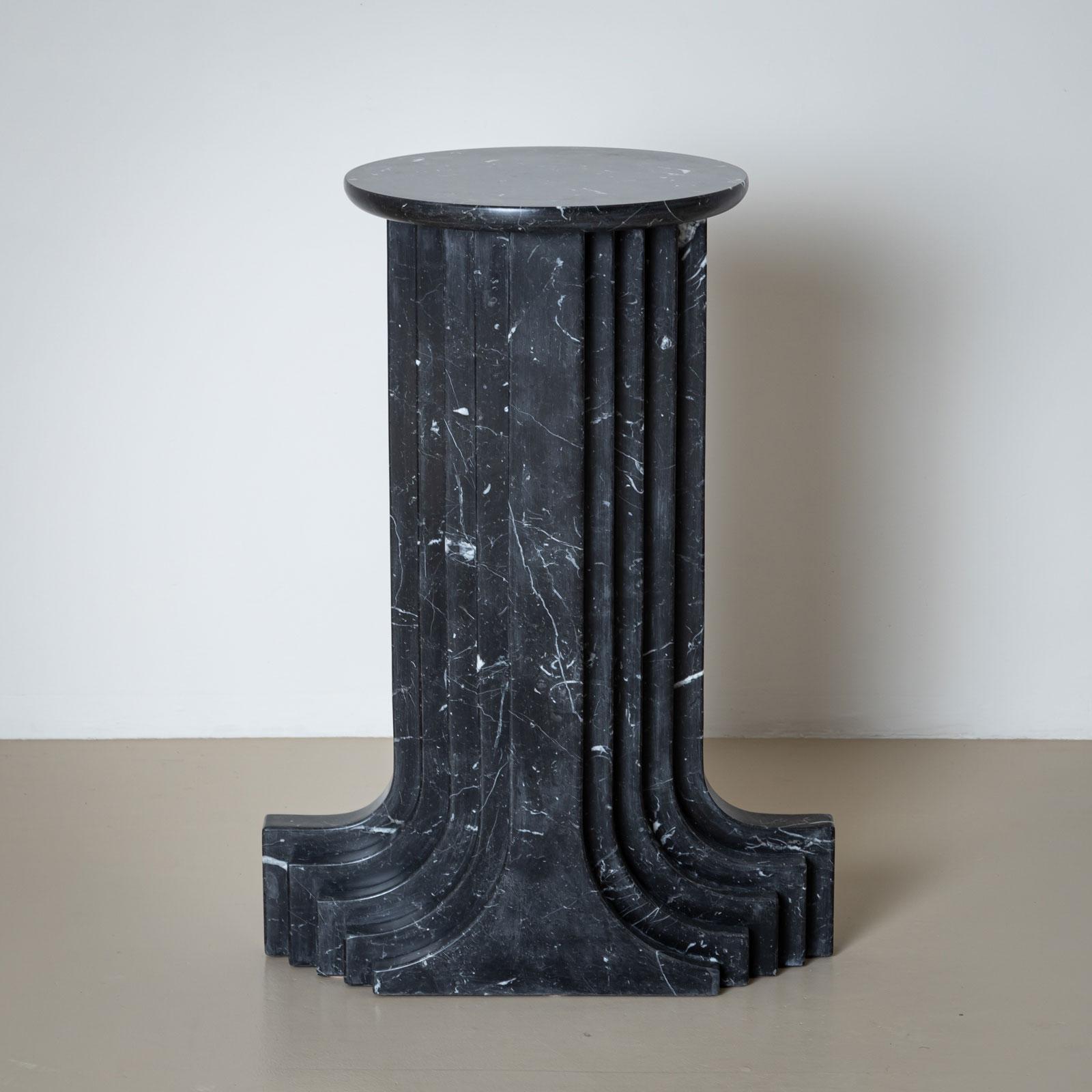 Black marble column in a stepped design with a round base. Carlo Scarpa designed this series in 1970 for the Italian manufacturer Simon. Good, cleaned and restored condition.