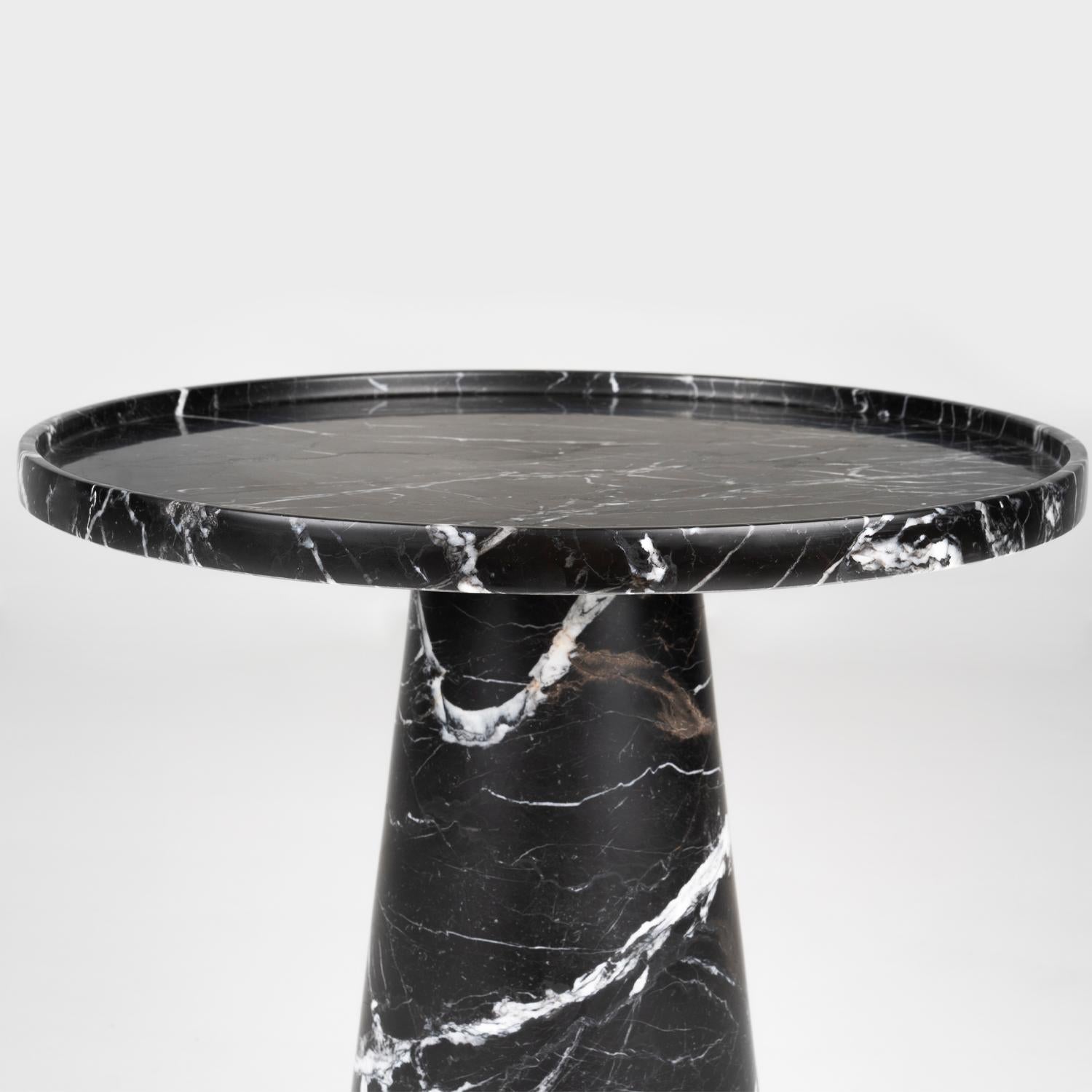 Néerlandais Table d'appoint conique en marbre noir en vente