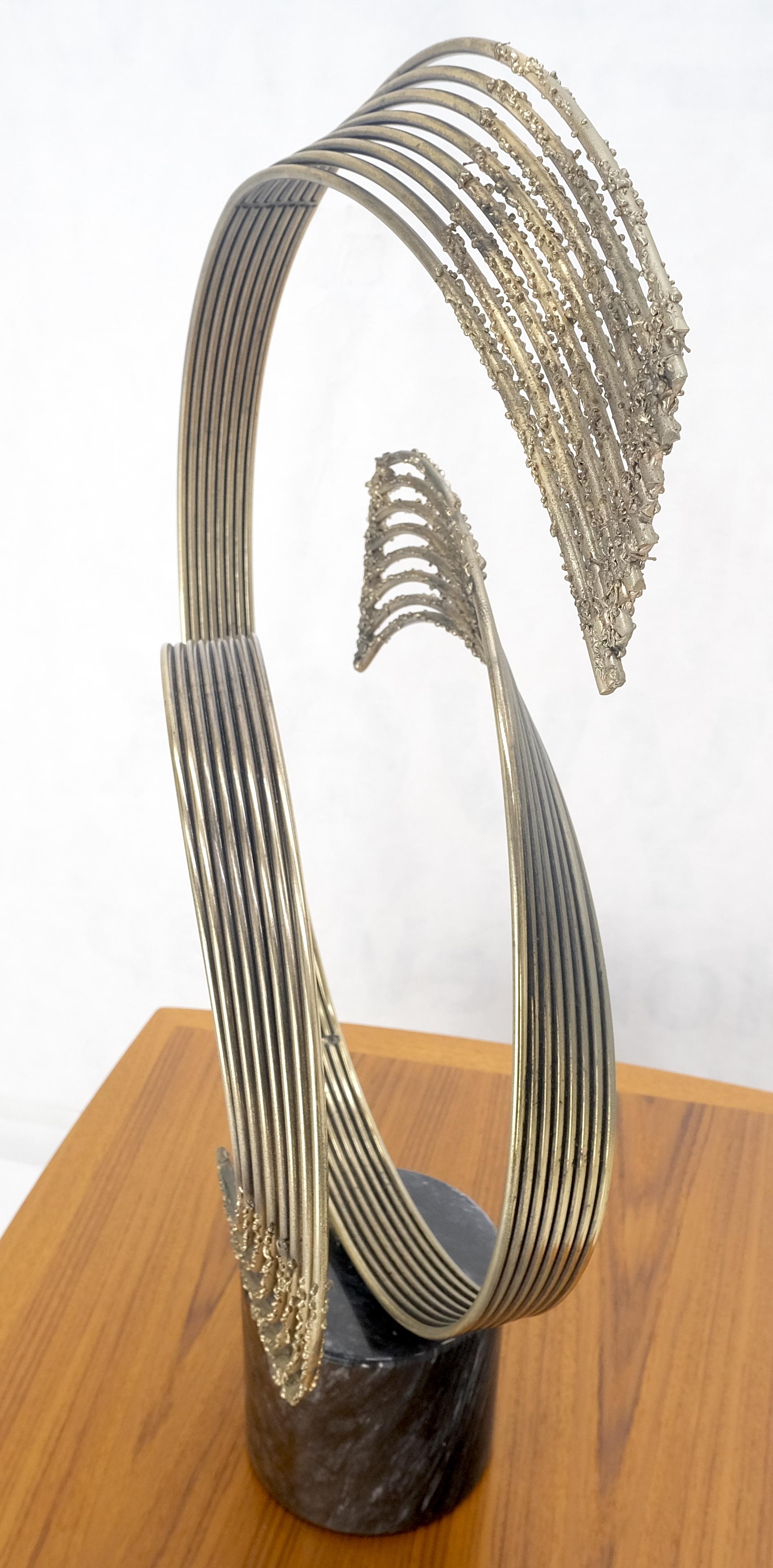 Base cylindrique en marbre noir Mouvement circulaire abstrait Sculpture en fil de fer Curtis Jere en vente 2