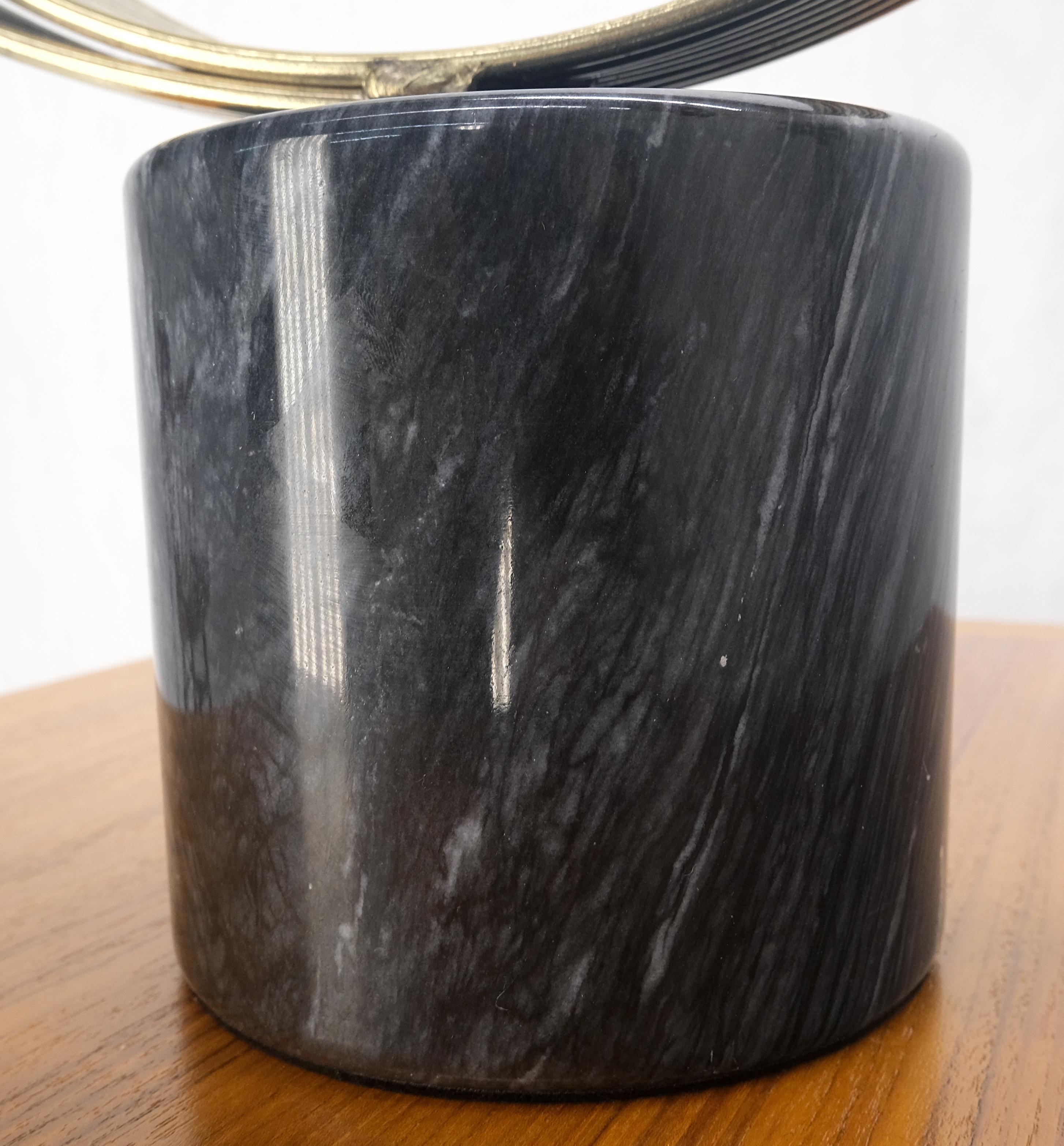 Base cylindrique en marbre noir Mouvement circulaire abstrait Sculpture en fil de fer Curtis Jere en vente 6