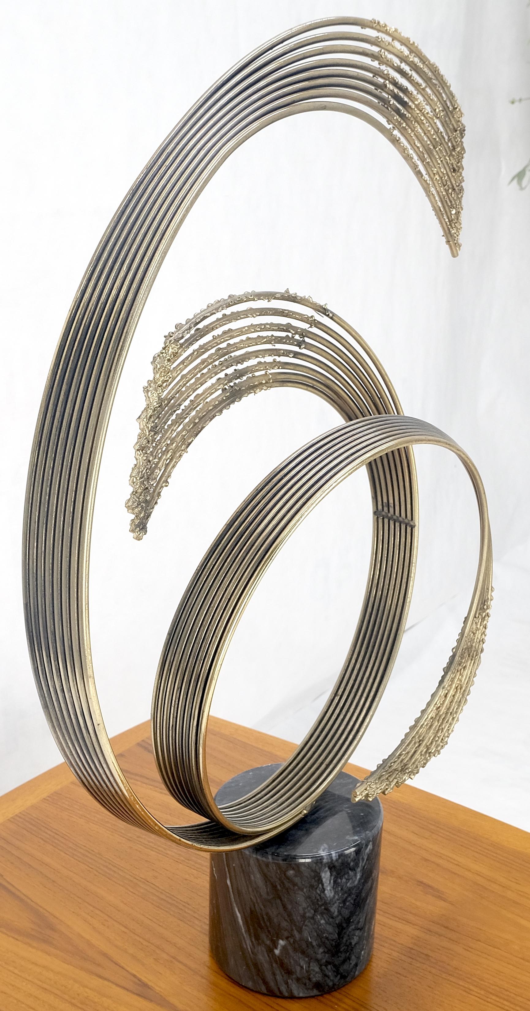 Mid-Century Modern Base cylindrique en marbre noir Mouvement circulaire abstrait Sculpture en fil de fer Curtis Jere en vente