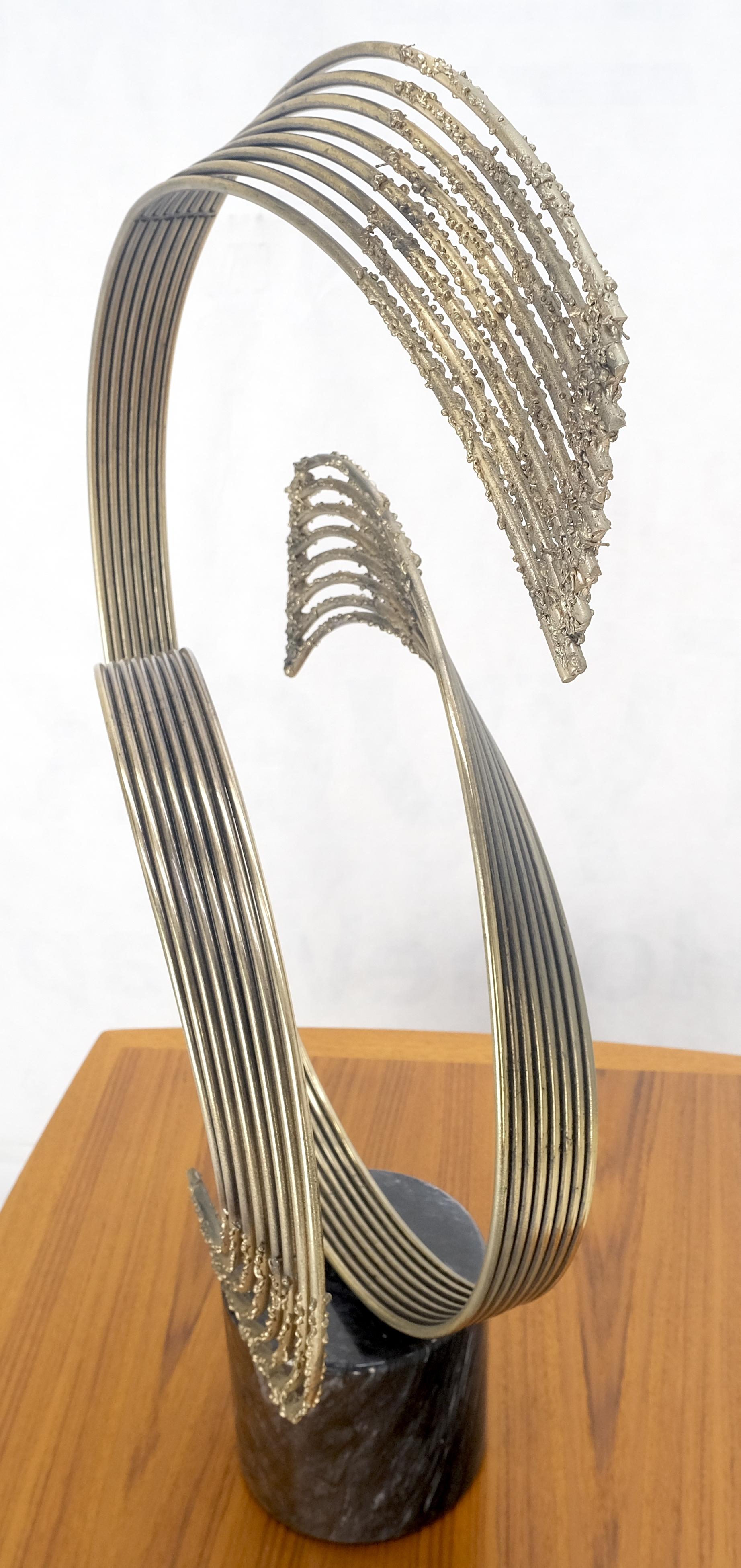 Base cylindrique en marbre noir Mouvement circulaire abstrait Sculpture en fil de fer Curtis Jere en vente 1