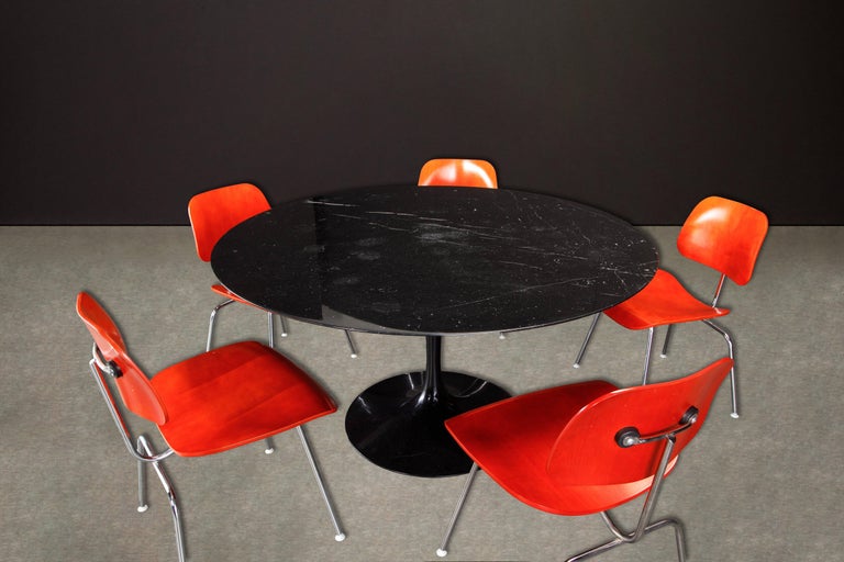 Black Marble Eero Saarinen for Knoll 'Tulip' Pedestal Dining Table, Signed For Sale 12