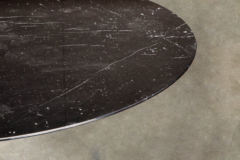 Black Marble Eero Saarinen for Knoll 'Tulip' Pedestal Dining Table, Signed In Good Condition For Sale In Los Angeles, CA
