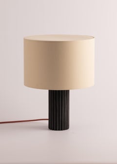 Lámpara de mesa Flutita de mármol negro de Simone & Marcel
