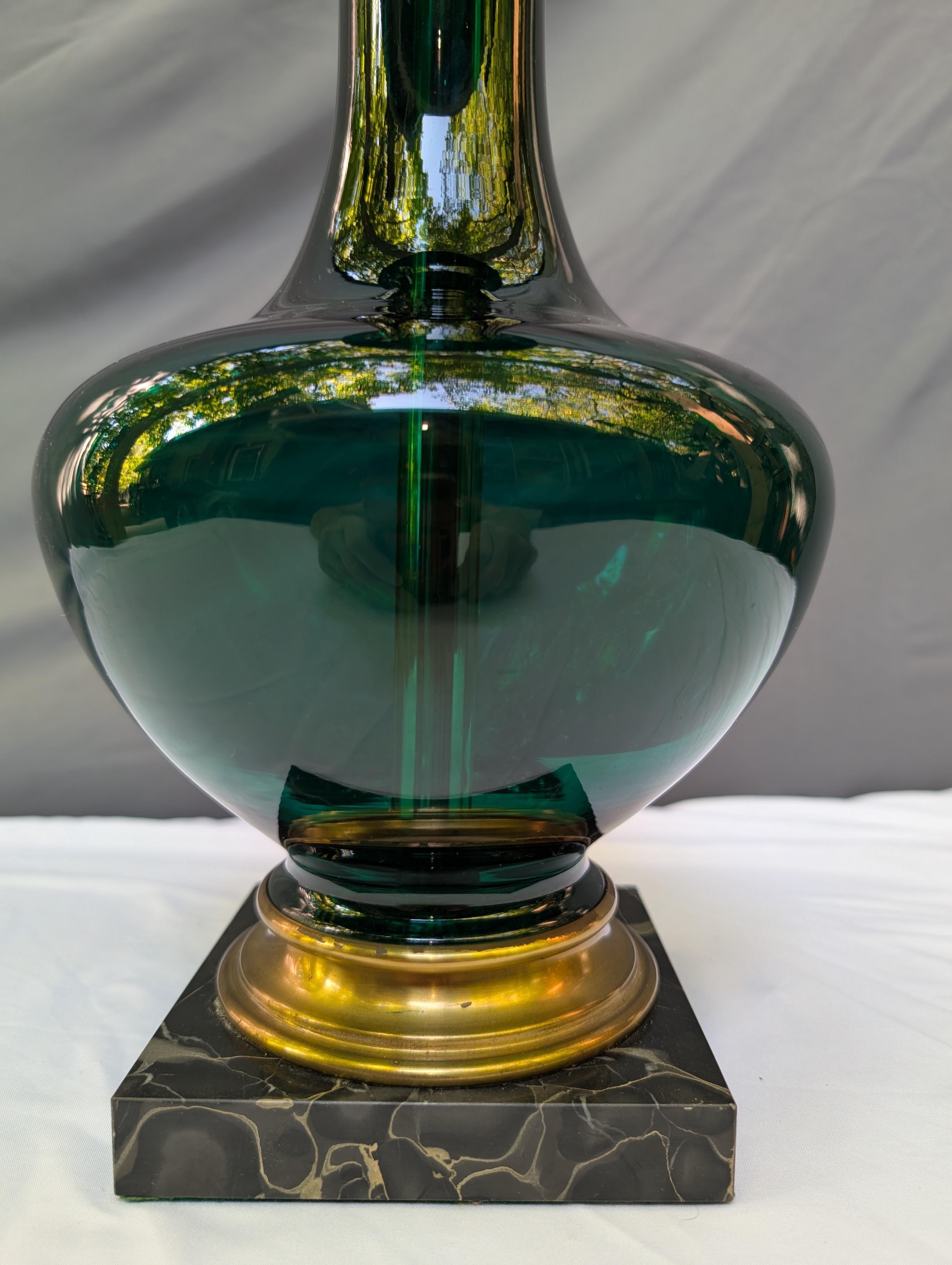 Lámpara de Sobremesa de Cristal Verde Forrest de Mármol Negro Latón en venta