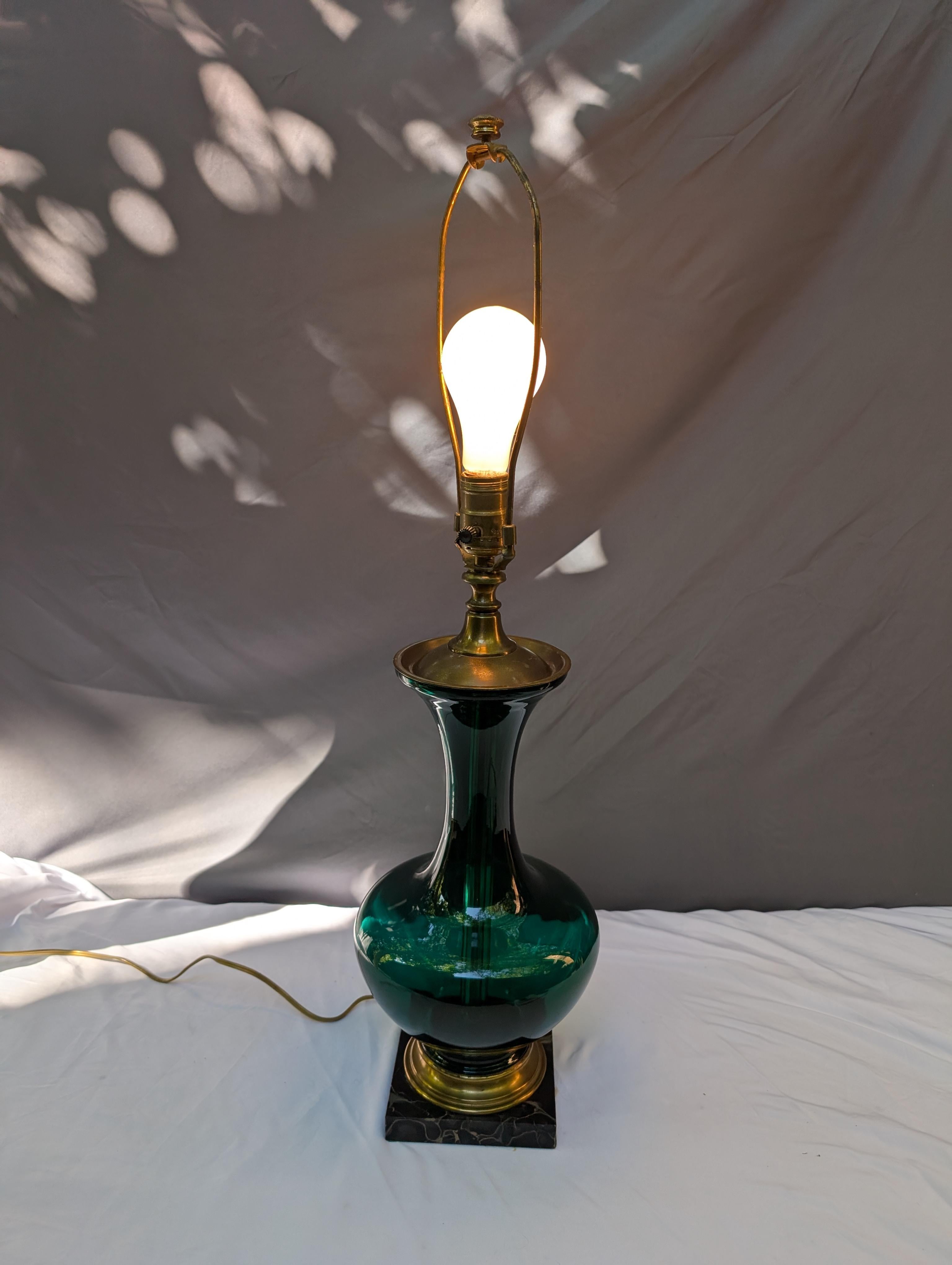 Lámpara de Sobremesa de Cristal Verde Forrest de Mármol Negro en venta 2