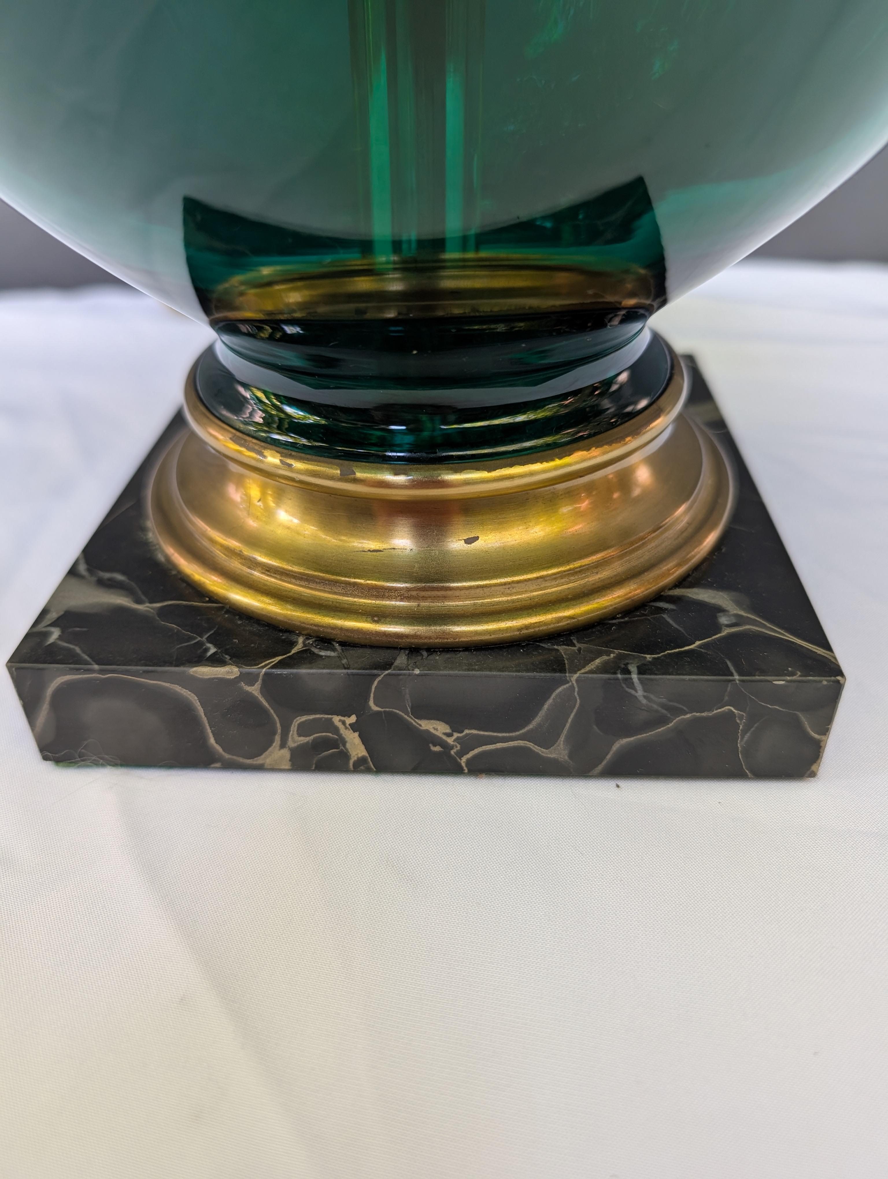 Lámpara de Sobremesa de Cristal Verde Forrest de Mármol Negro en venta 4