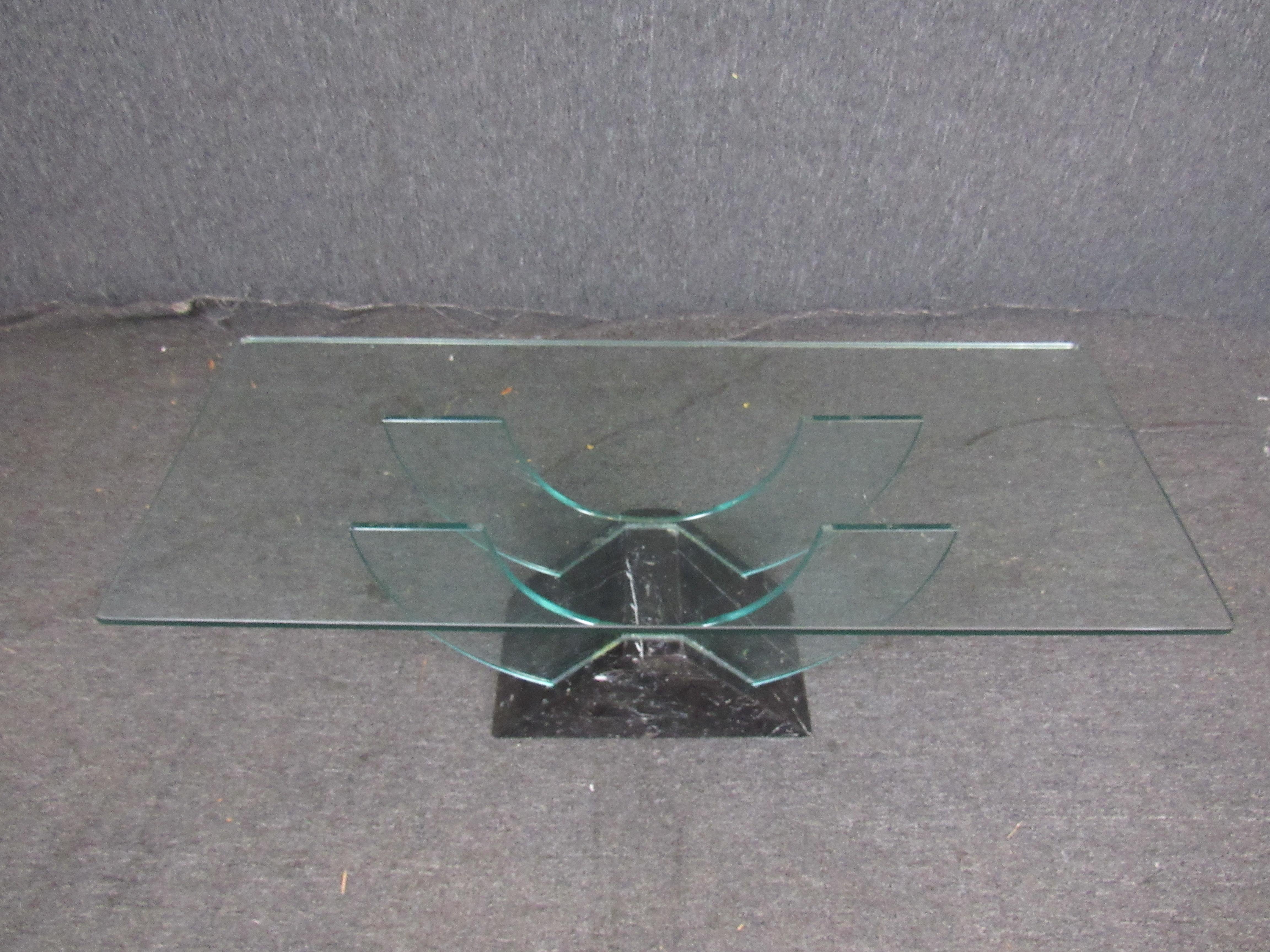 Here is an Italian deco revival black marble and glass coffee table that is sure to be the highlight of any room! Two uniques glass 