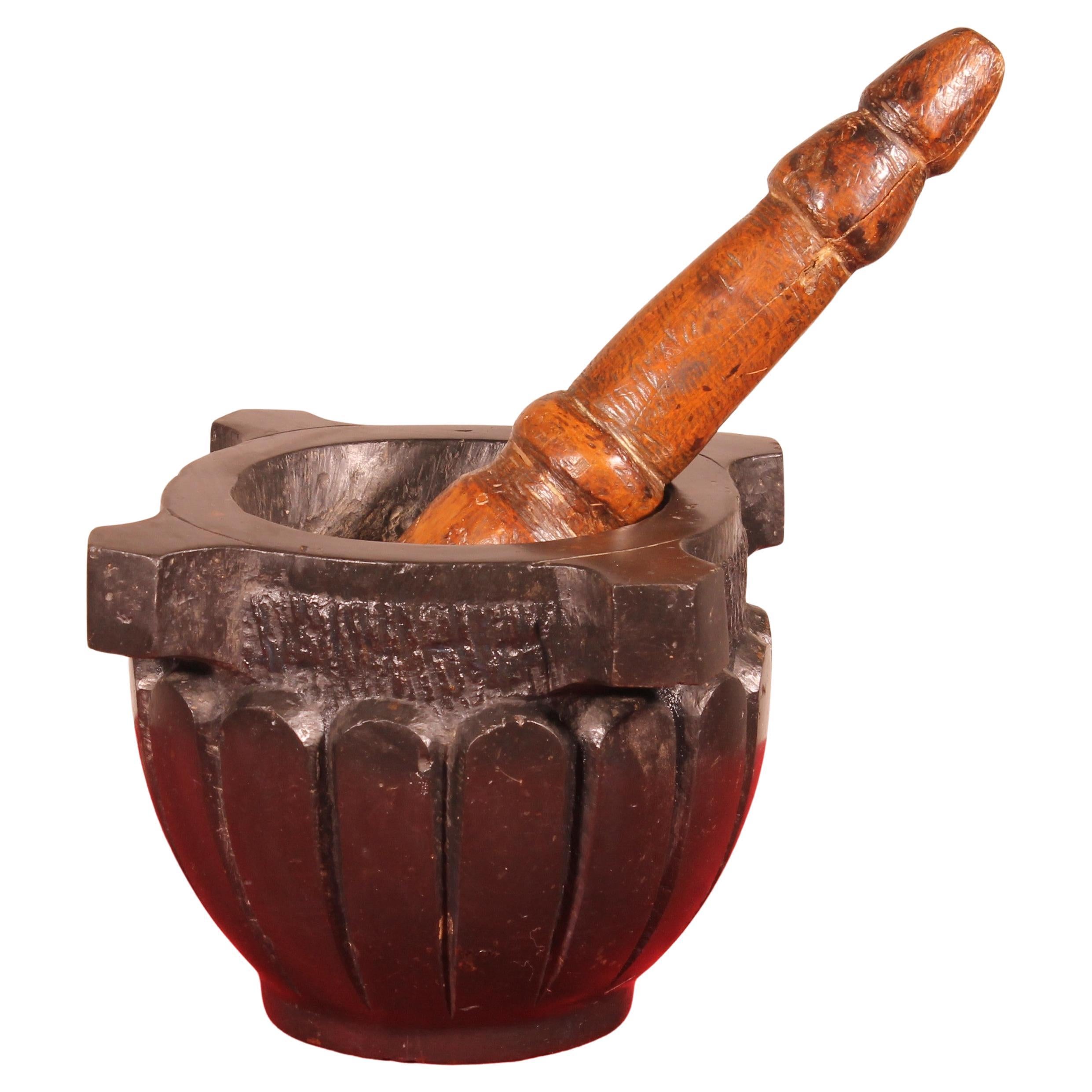 Black Marble Mortar Graved Gp 18th Century in vendita