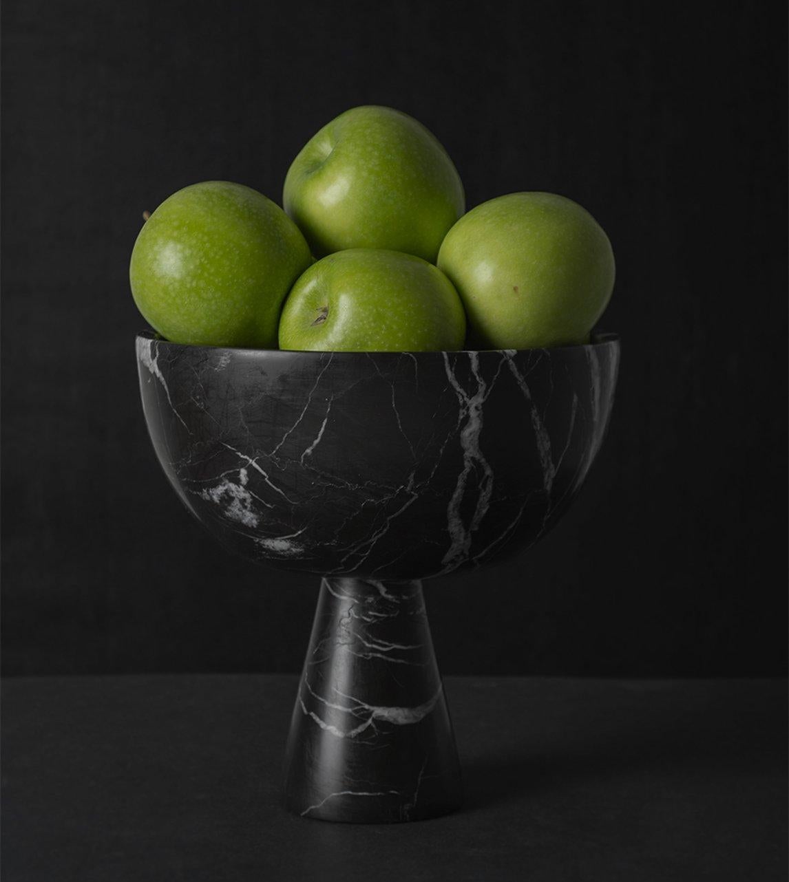 Black Marble Pedestal Bowl Large In New Condition In EINDHOVEN, NB