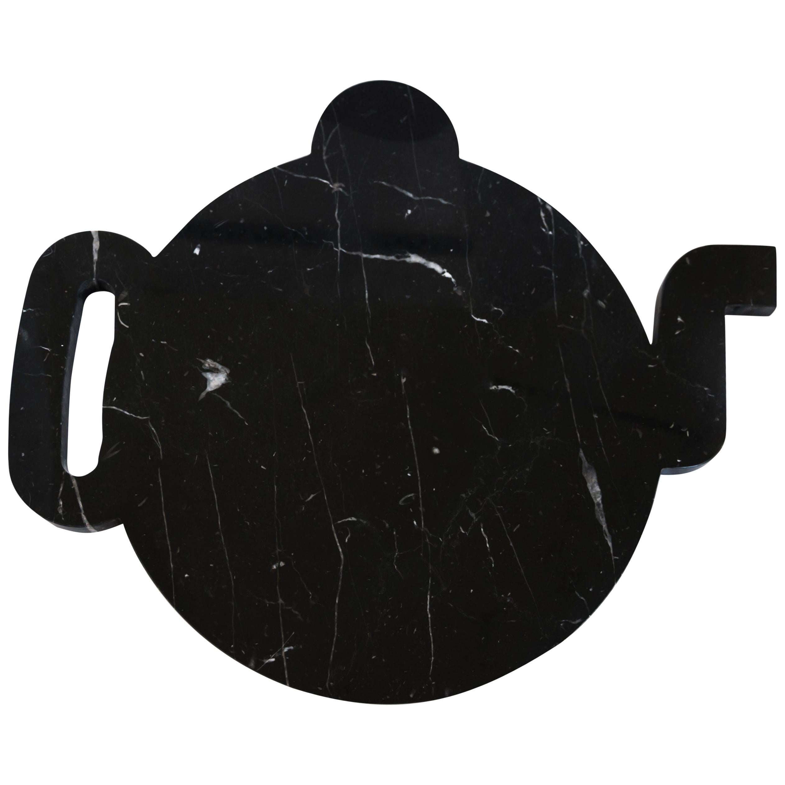 Schwarzer schwarzer Marmorteller in Form einer Teekanne