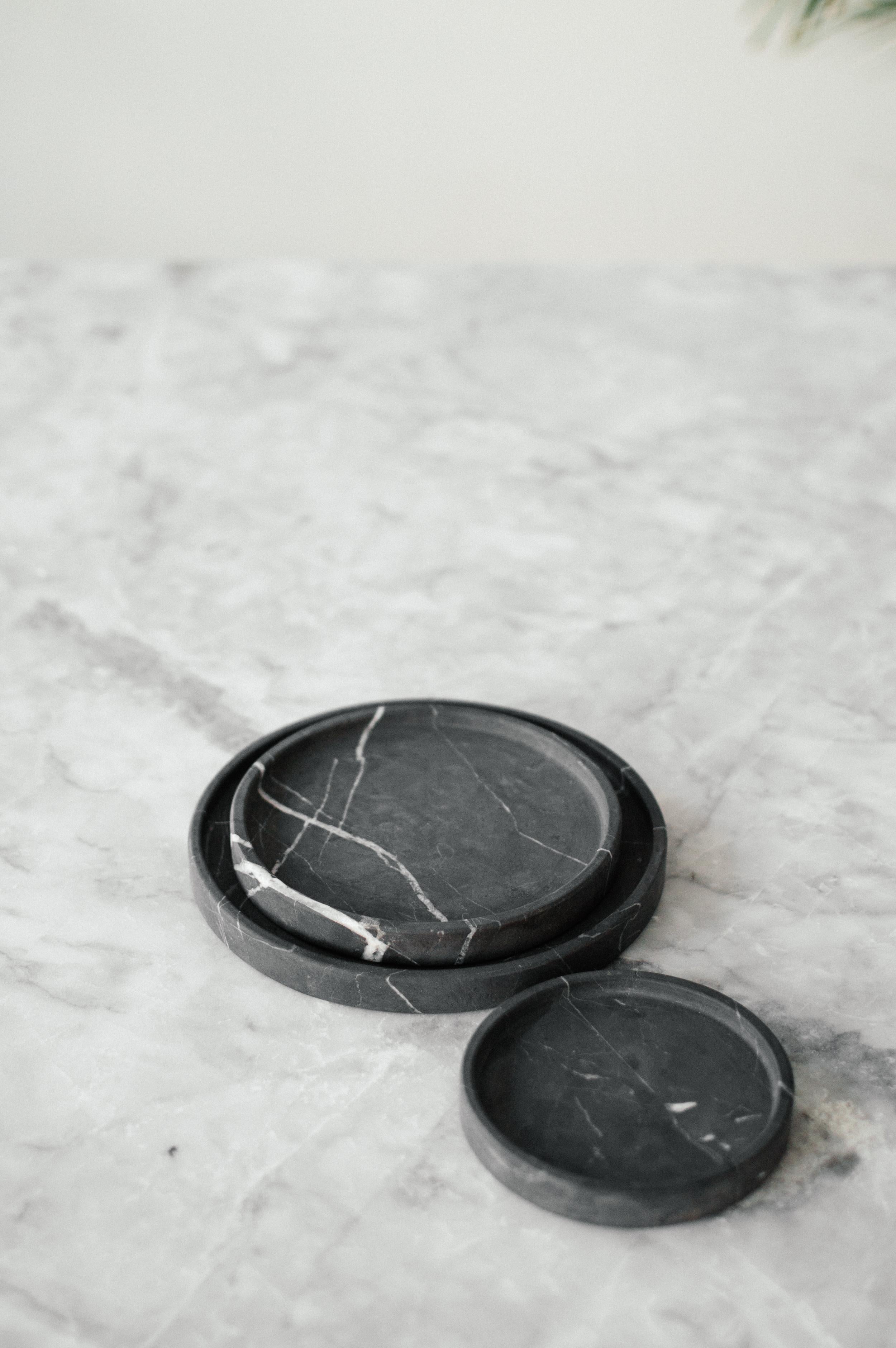 Plates in Monterrey black marble. Handmade in Mexico by local craftsmen.   Dimensions:  Small: 20 D x 20 W x 2 H cm Medium: 16 D x 16 W x 2 H cm Large: 12 D x 12 W x 2 H cm.  Production time: 6-8 weeks for items without marble / 13-14 weeks for