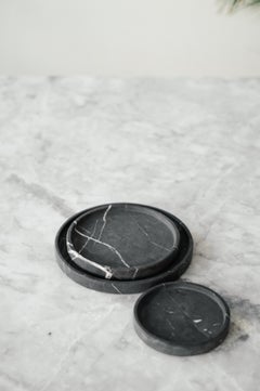 Set di piatti in marmo nero