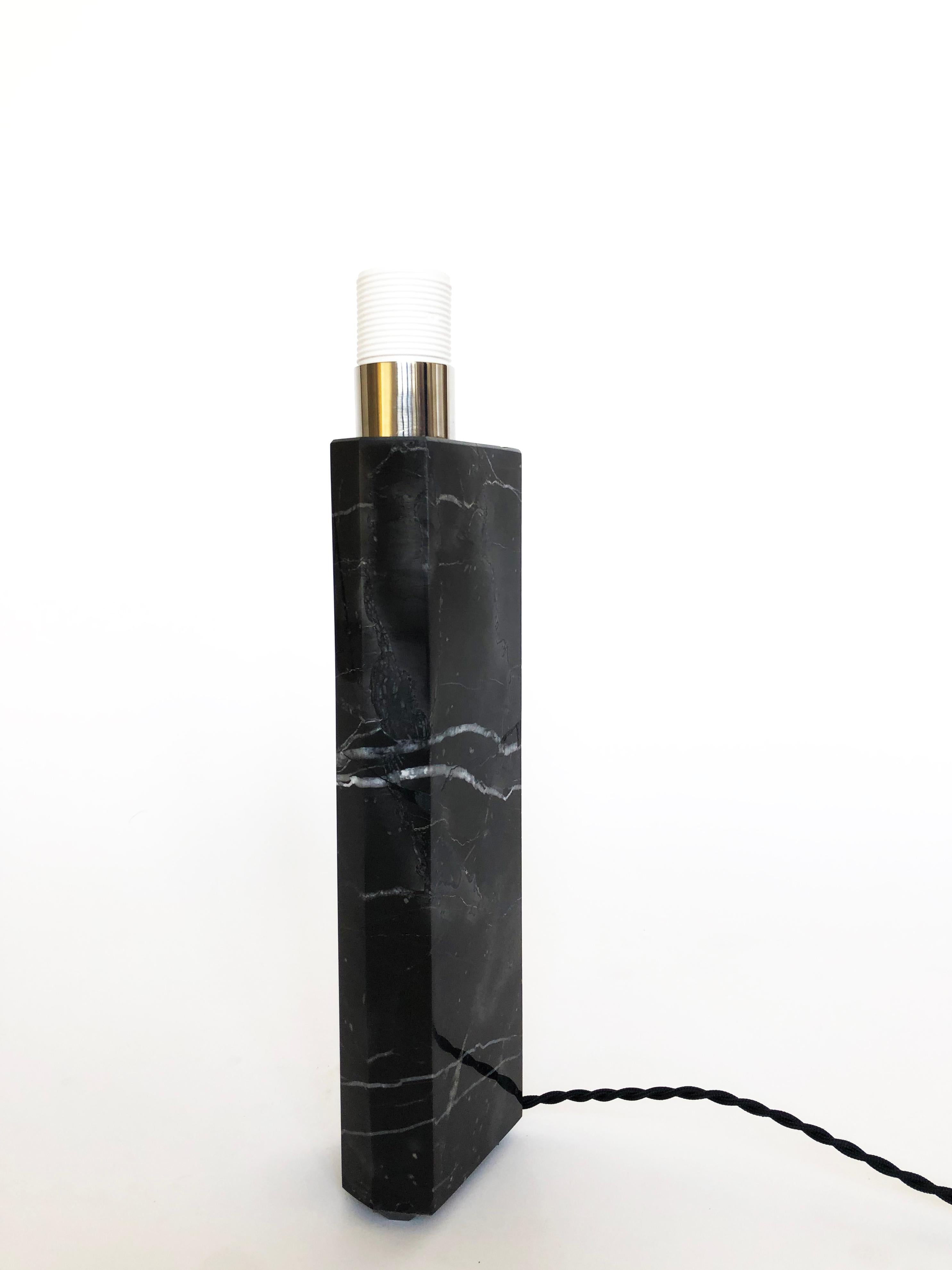 Tischlampe aus schwarzem Marmor mit Skulptur von Brajak Vitberg im Zustand „Neu“ im Angebot in Geneve, CH