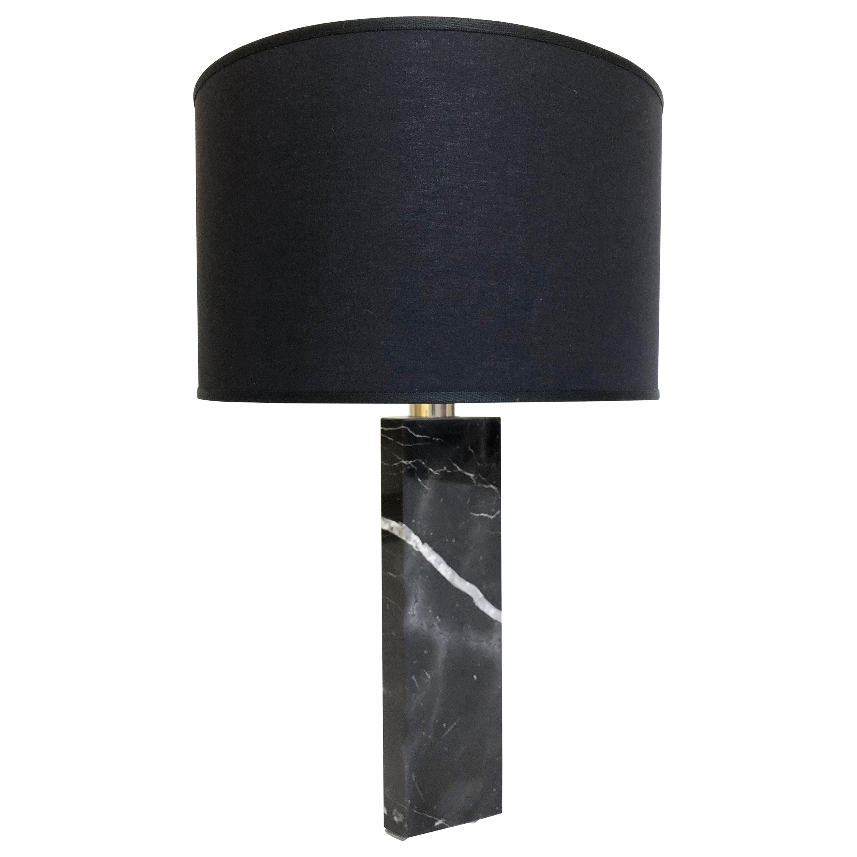 Lampada da tavolo scolpita in marmo nero di Brajak Vitberg