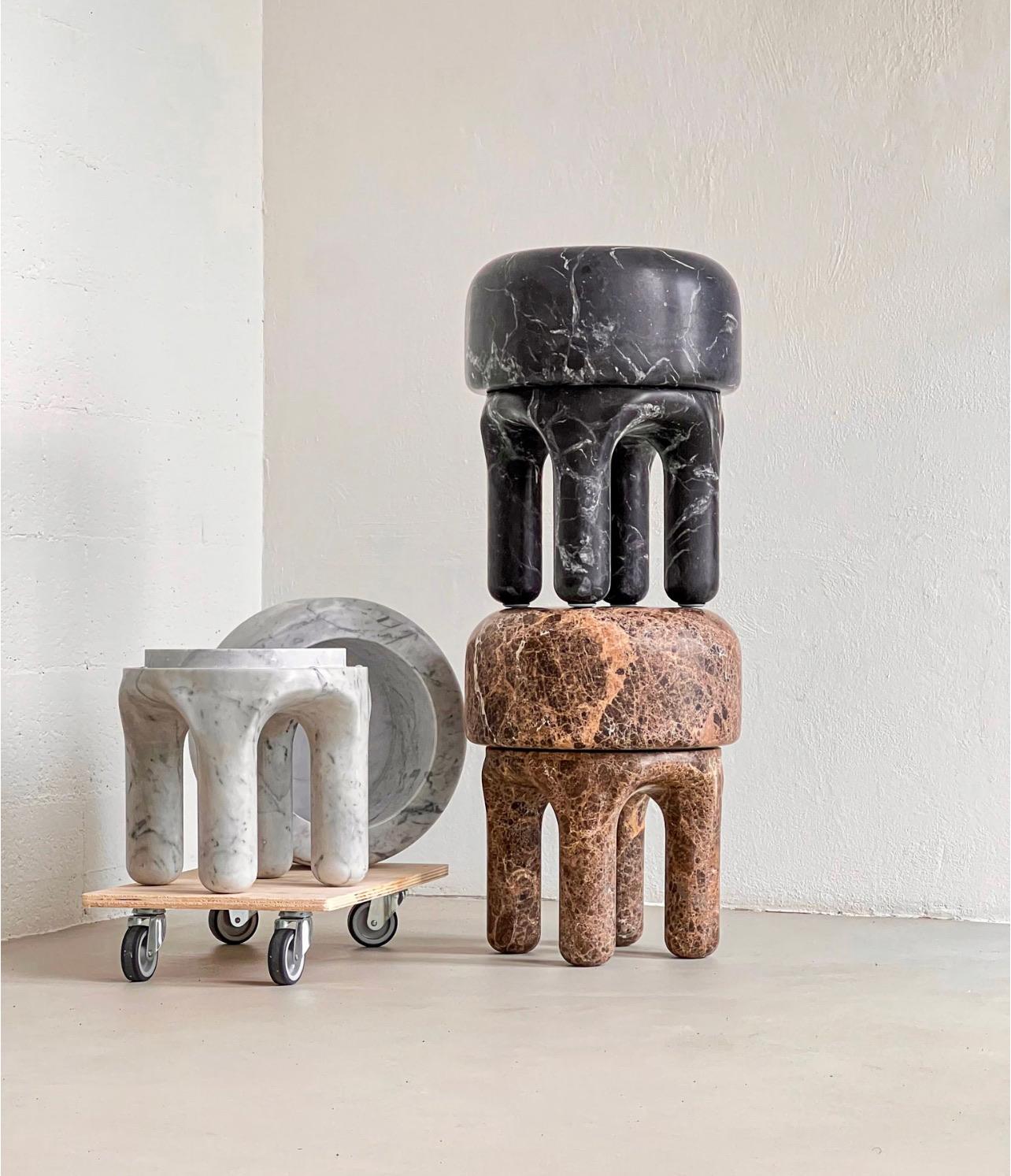 Table/tabouret en marbre noir Sculpture italienne de collection de Spinzi en vente 1